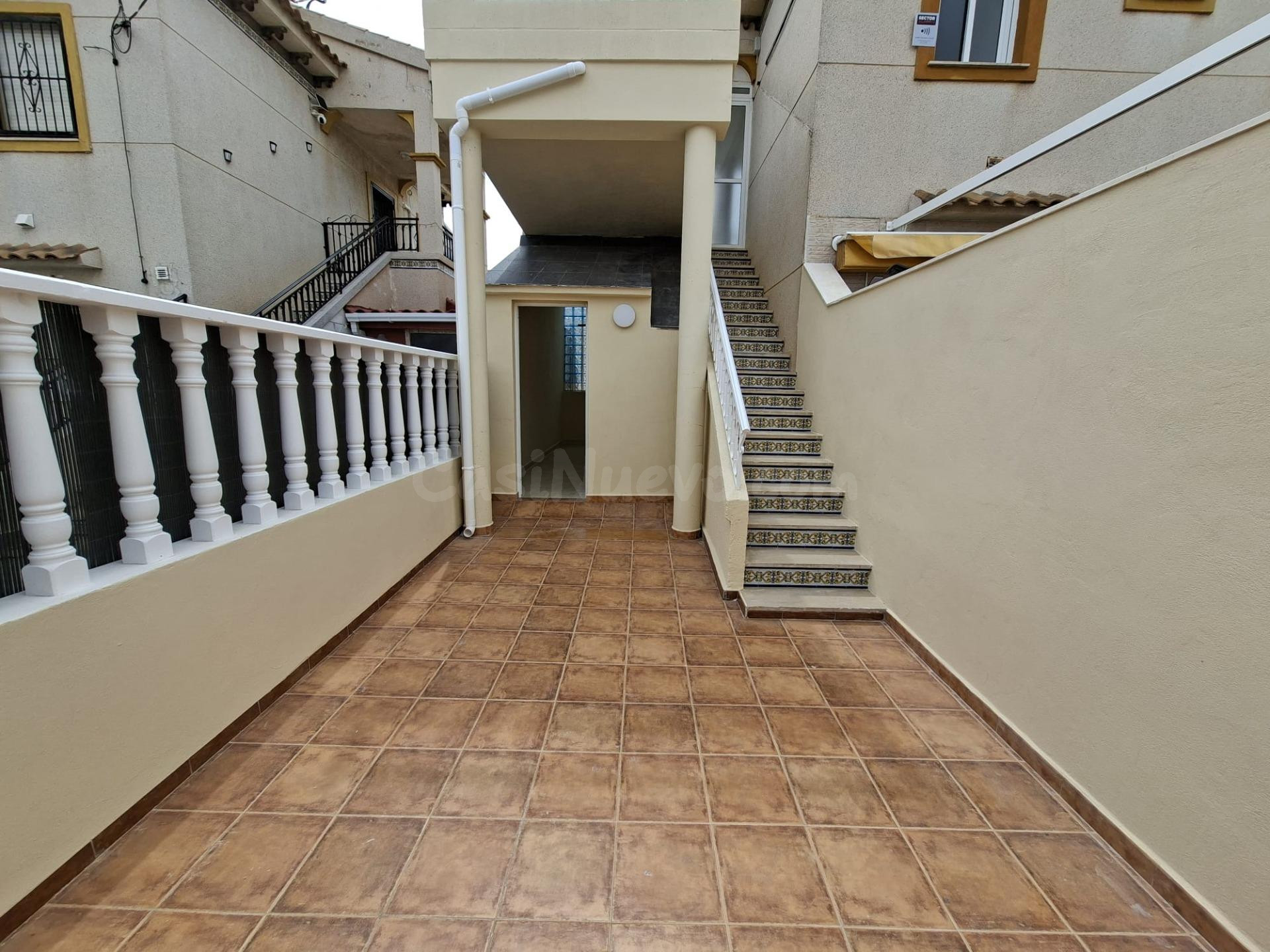 Bungalow reformado con jardín privado, terraza y piscina com - foto 2
