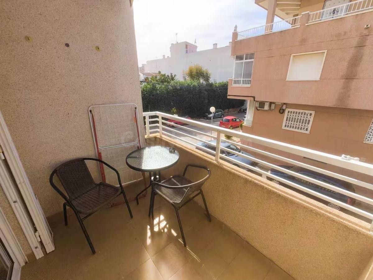 Apartamento con piscina comunitaria, Alicante, Torrevieja. 2 - foto 2