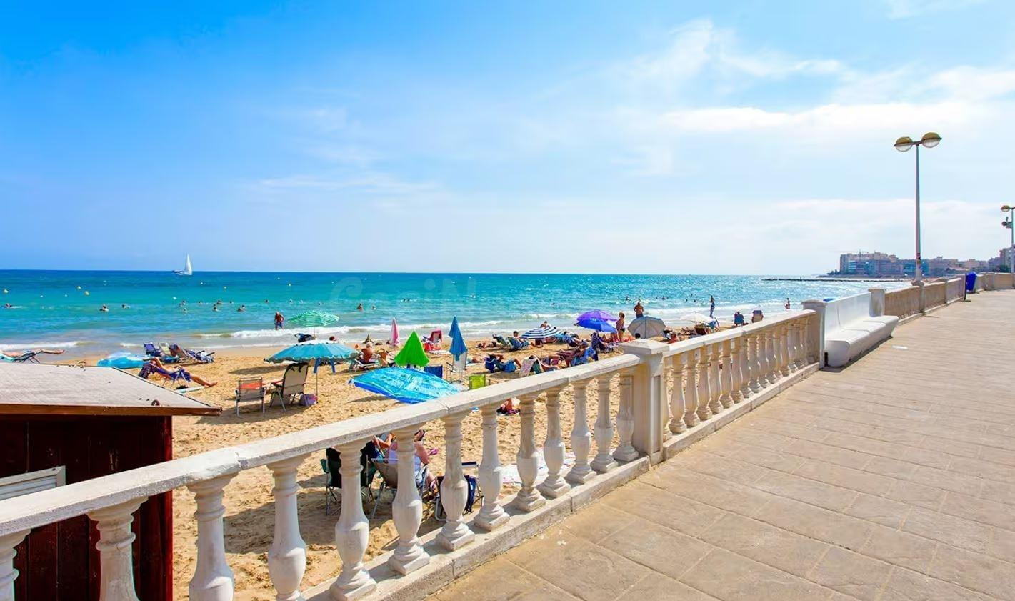 Apartamento con piscina comunitaria, Alicante, Torrevieja. 2 - foto 5