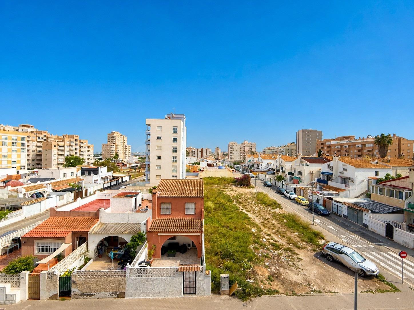 Oportunidad de 2 dormitorios con vistas despejadas y piscina