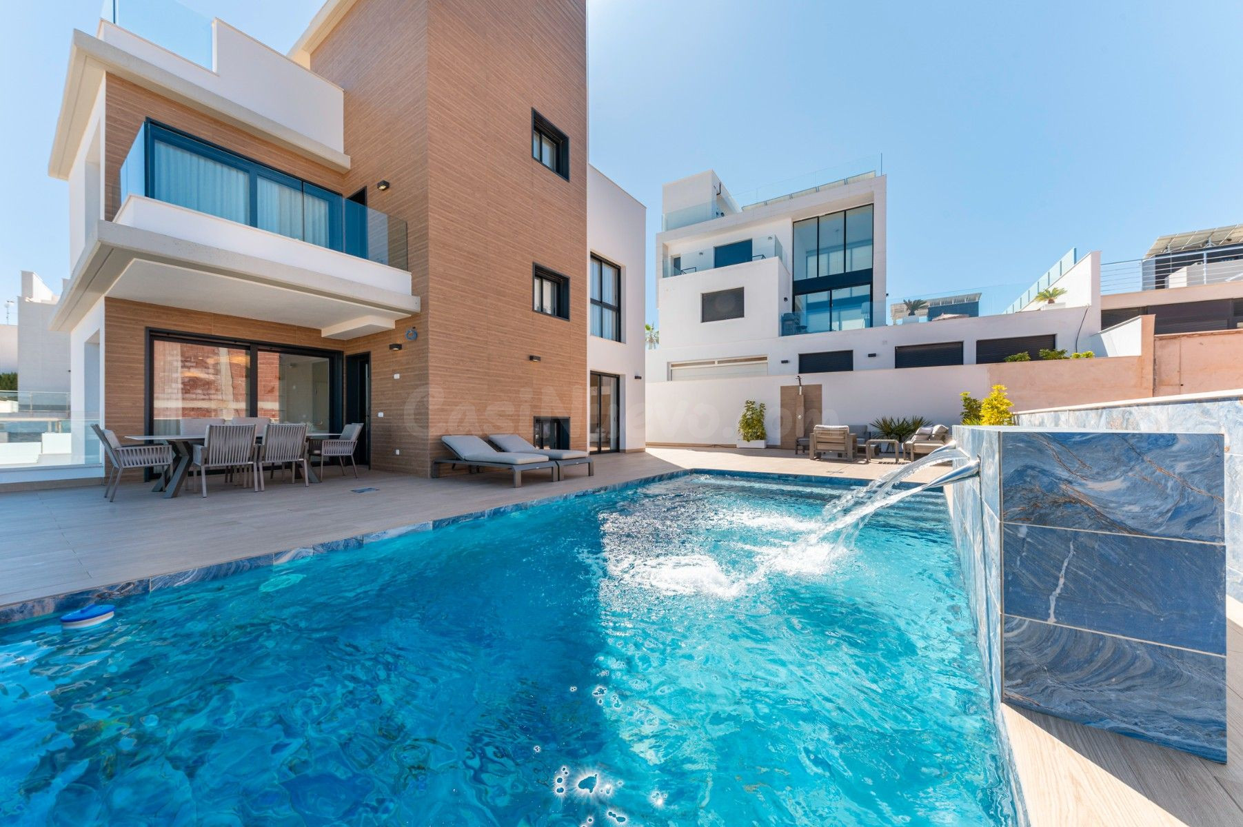 EXCLUSIVA VILLA DE LUJO A 5 MINUTOS DE LA PLAYA - foto 3