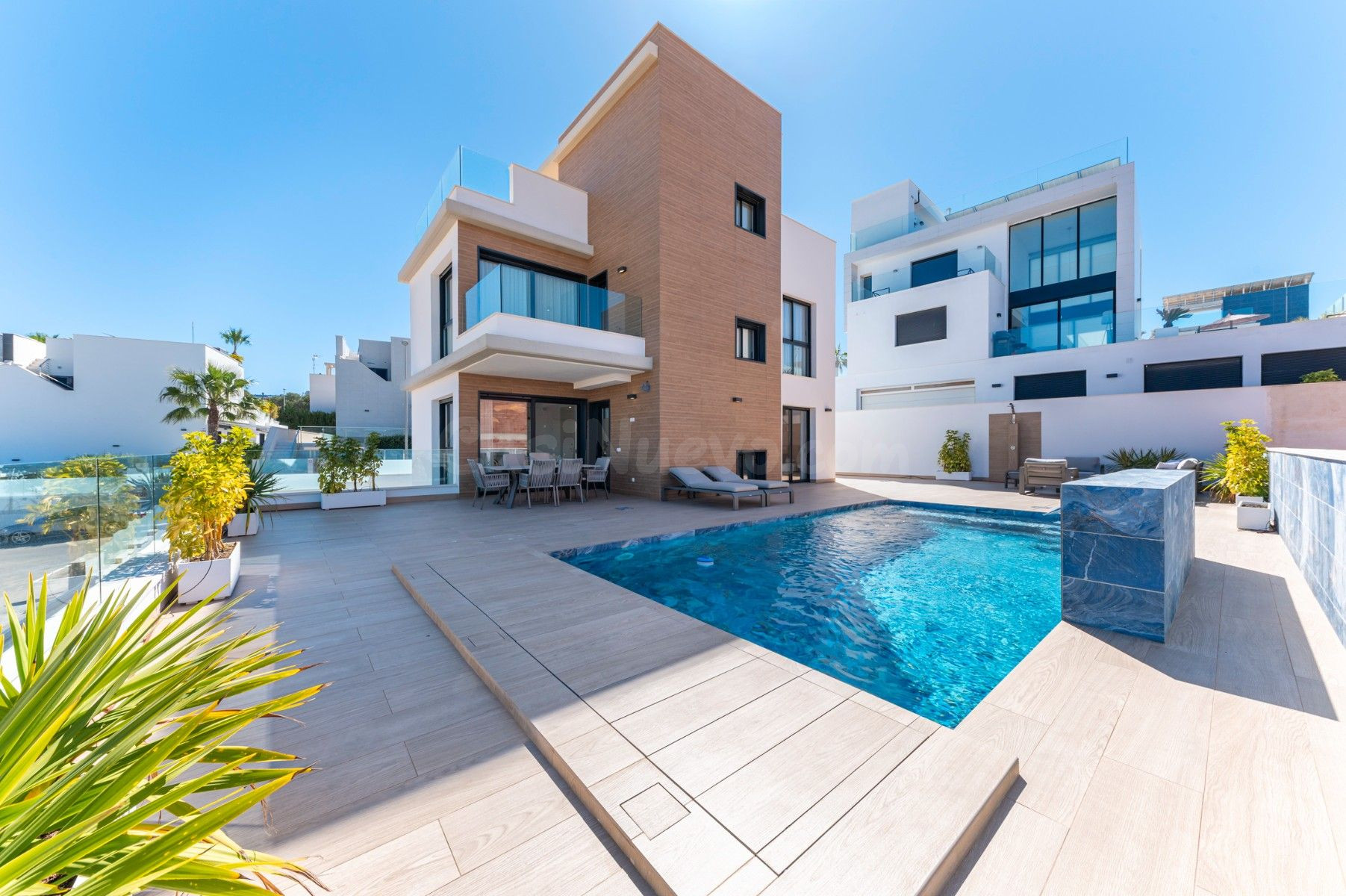 EXCLUSIVA VILLA DE LUJO A 5 MINUTOS DE LA PLAYA - foto 4