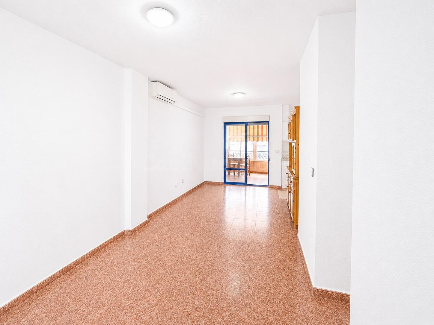Chollo de 3 dormitorios con terraza - foto 3