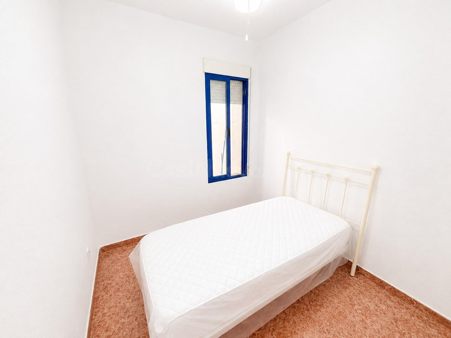 Chollo de 3 dormitorios con terraza - foto 5