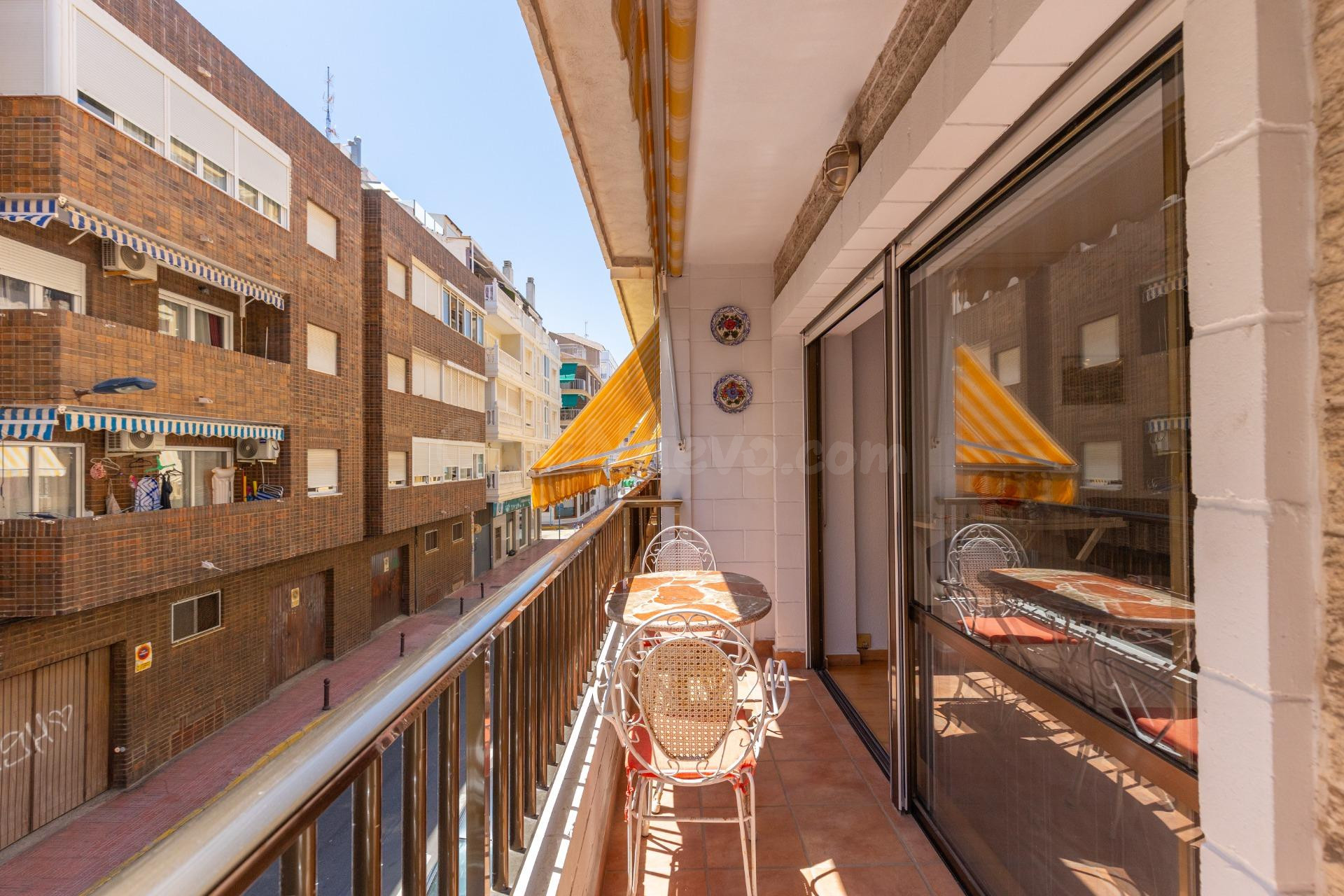 Apartamento de 2 dormitorios a pocos metros de la Playa del Cura – Torrevieja - foto 3