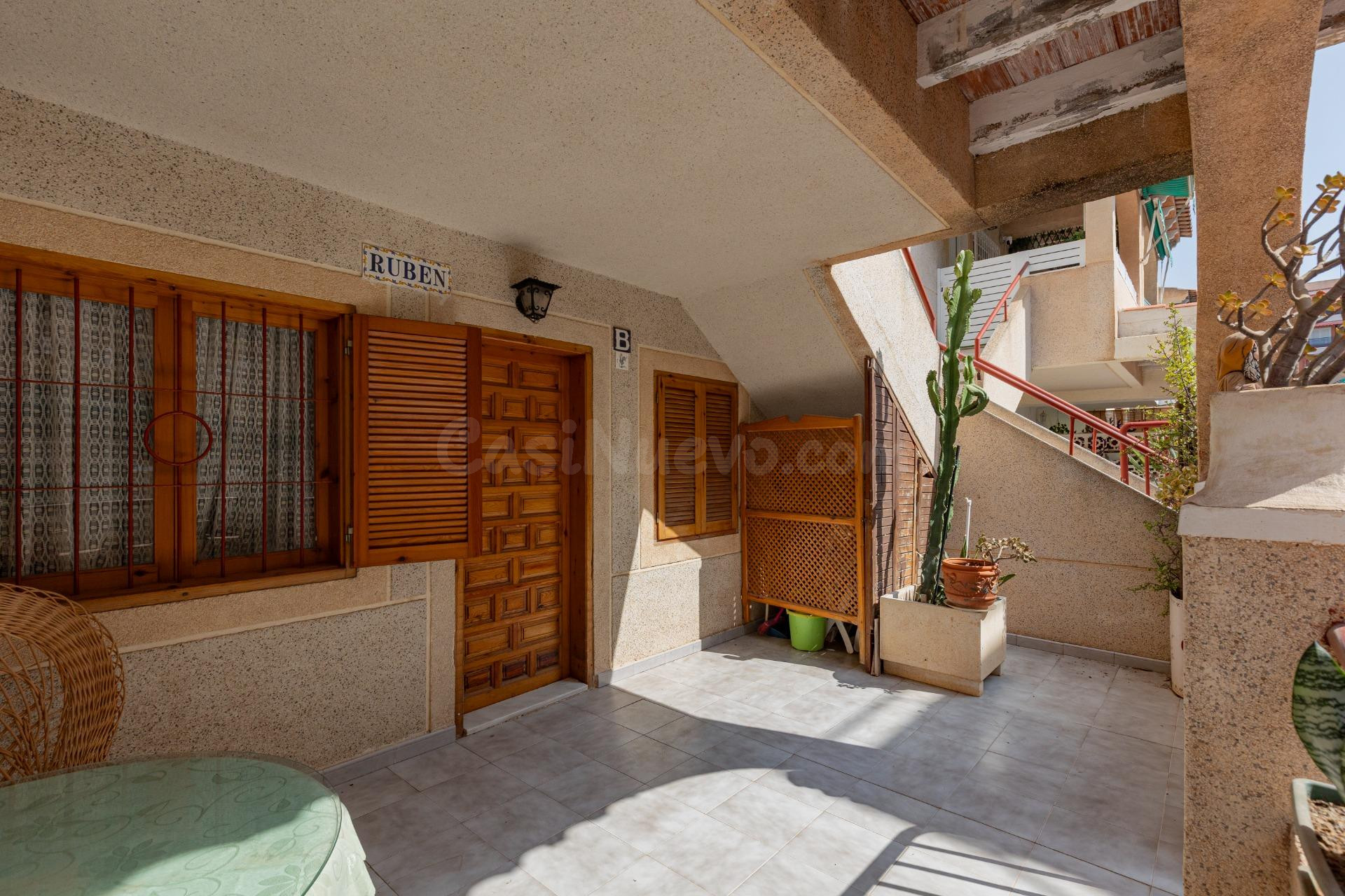 ¡Tu hogar junto al mar! Planta baja con terraza de 15 m2 en el Acequión (Torrevieja) - foto 3