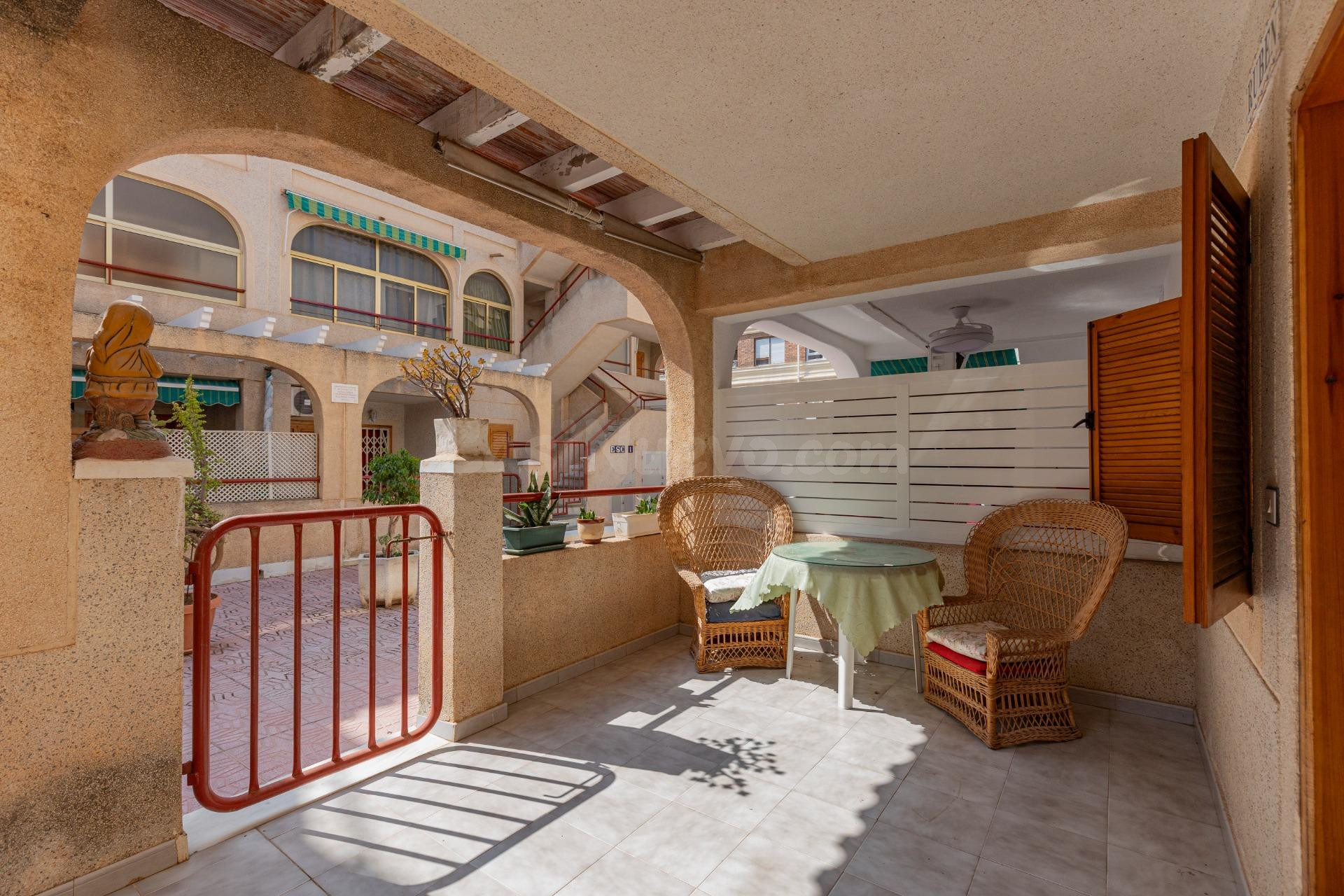 ¡Tu hogar junto al mar! Planta baja con terraza de 15 m2 en el Acequión (Torrevieja) - foto 5