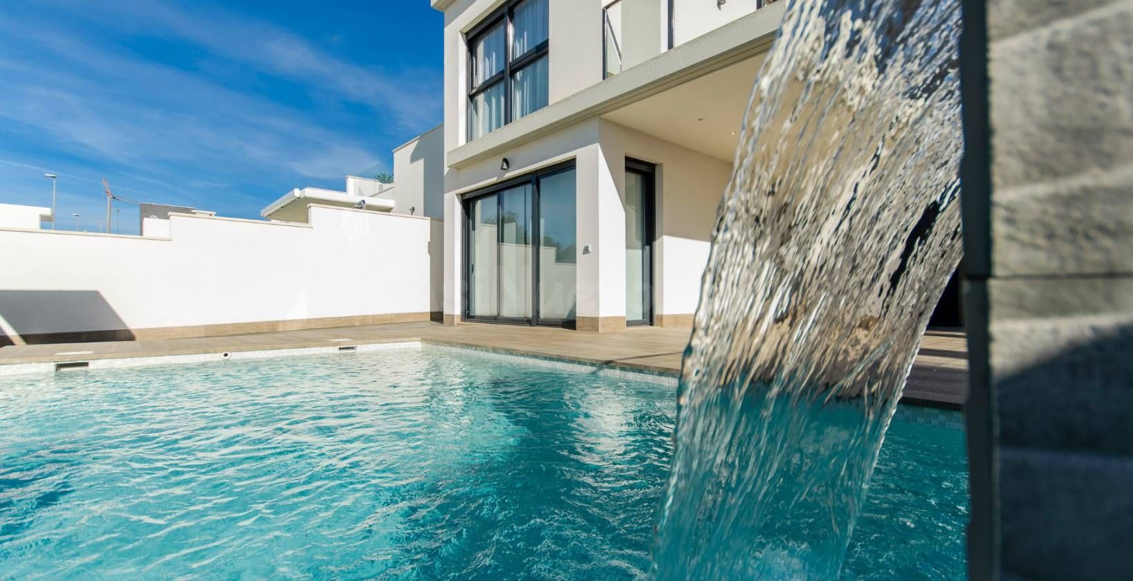 VILLA CONTEMPORANEA CON MARAVILLOSAS VISTAS - foto 2