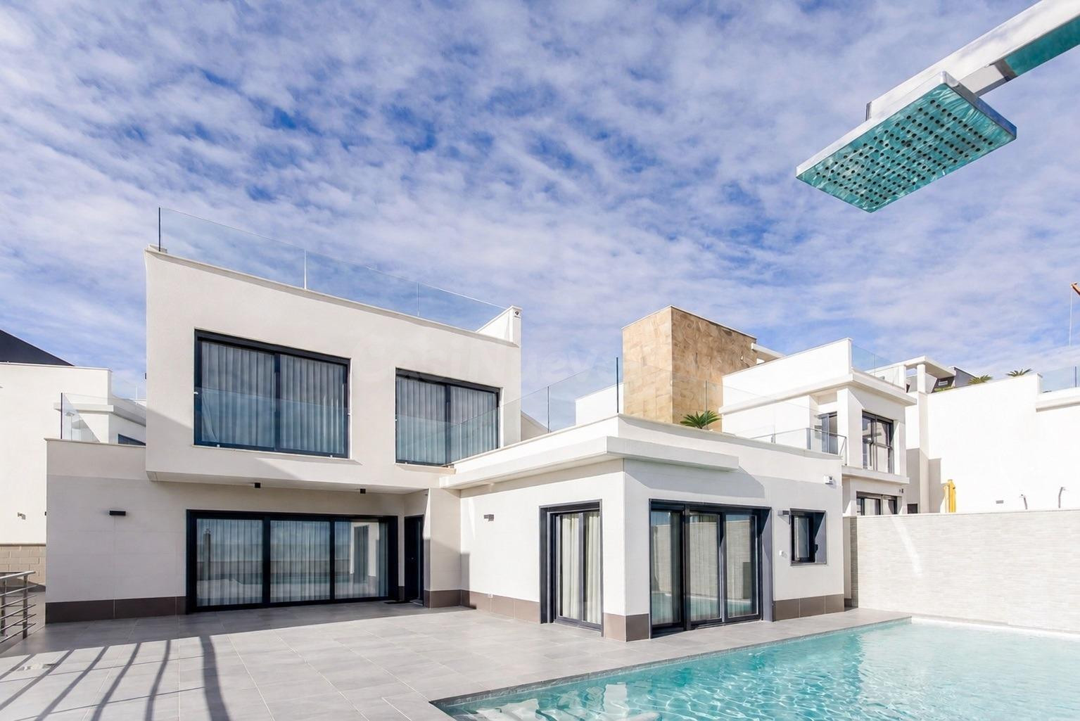 Exclusiva villa de diseño con amplia parcela, piscina privad