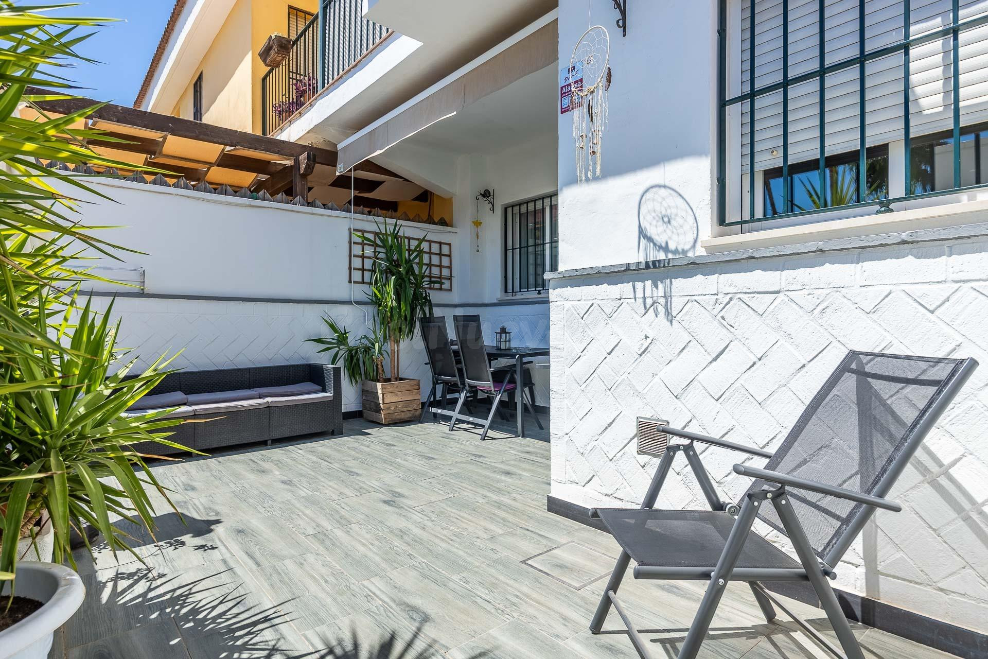 Chalet adosado en Gines - foto 4