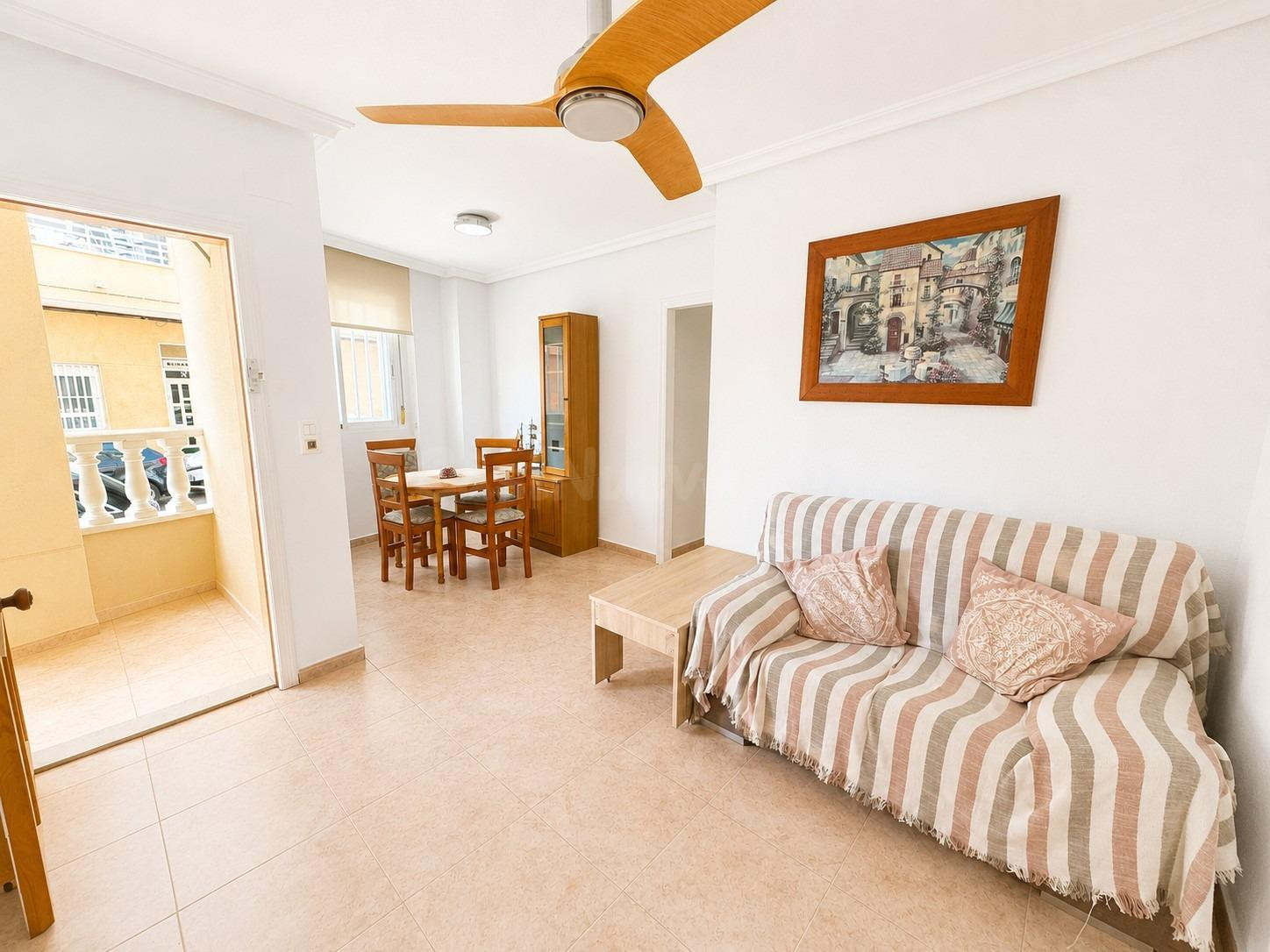 Apartamento en planta baja a 500 metros de la Playa del Cura – Torrevieja - foto 2