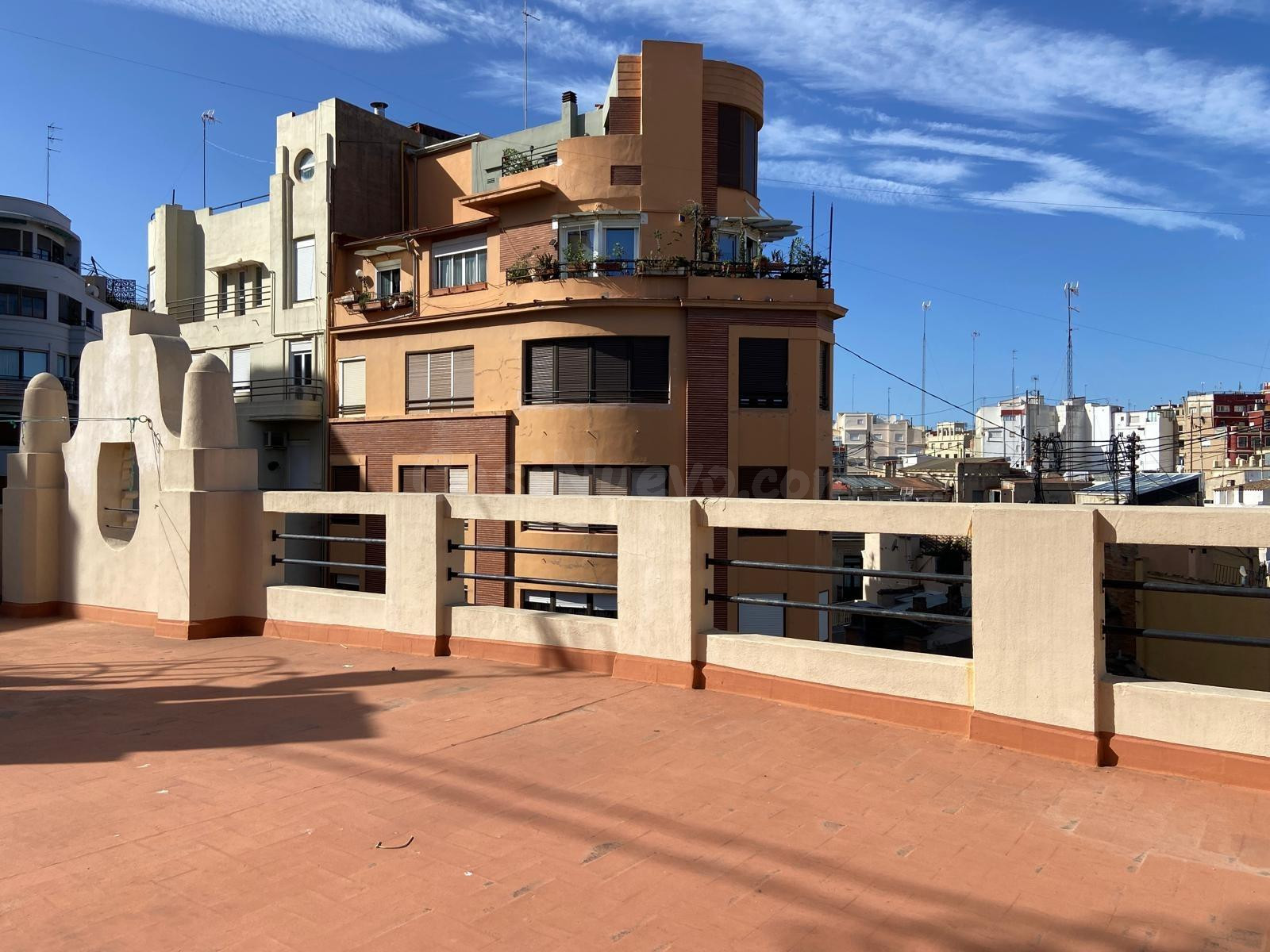 Vive en pleno centro de Valencia, con luz, amplitud y vistas - foto 2