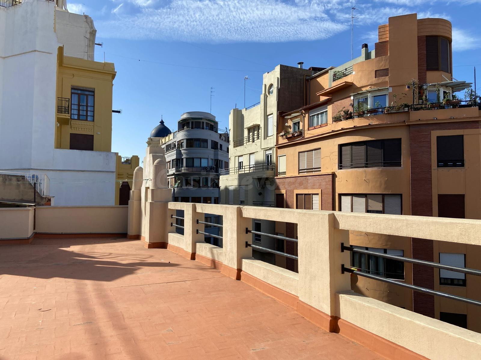 Vive en pleno centro de Valencia, con luz, amplitud y vistas - foto 3