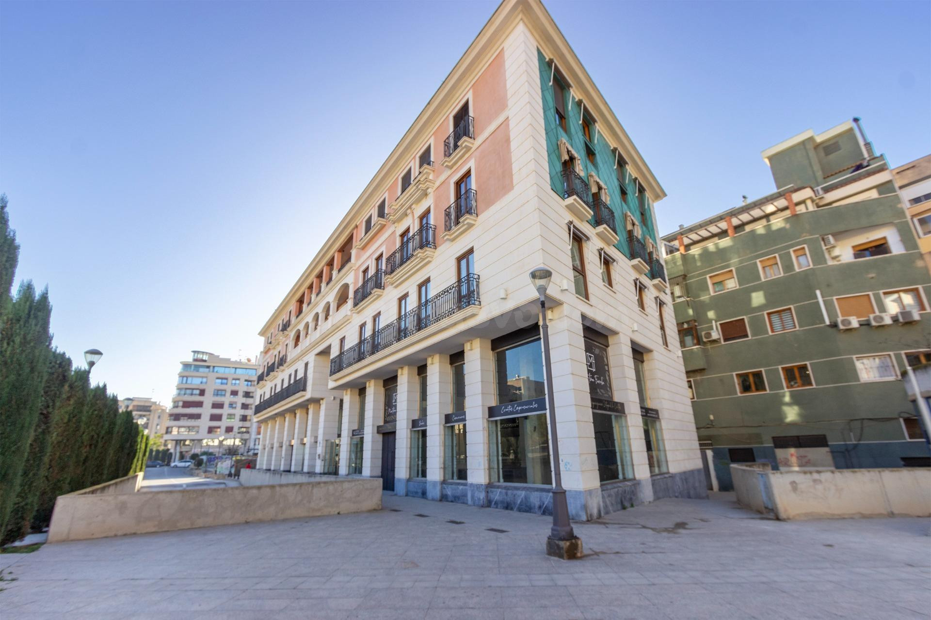 ¡Impulsa tu negocio! Local comercial en Alquiler en el emble - foto 4