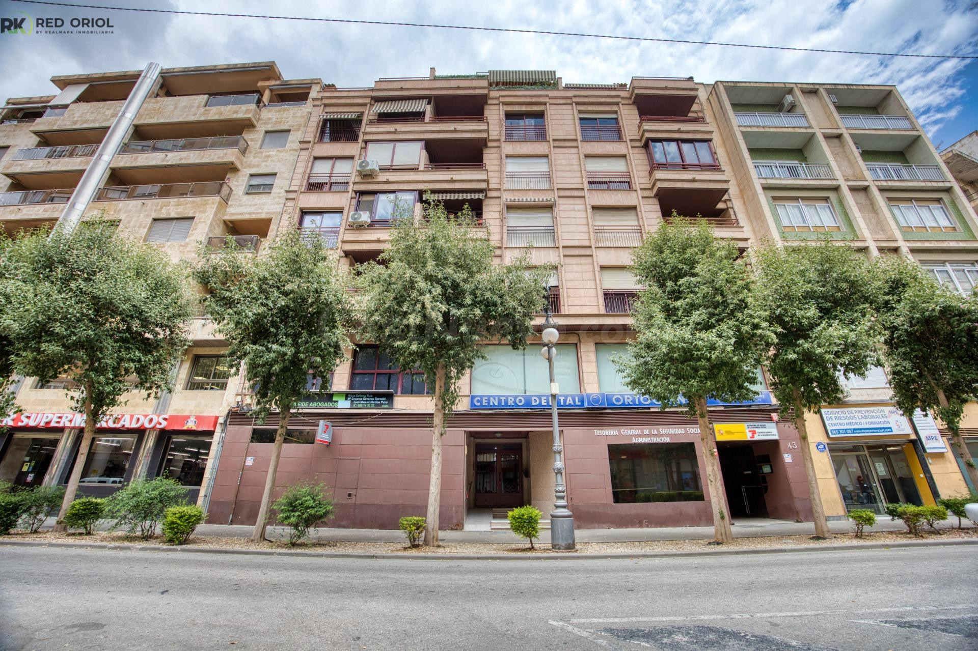 Piso de 3 Dormitorios en Calle Obispo Rocamora , listo para 
