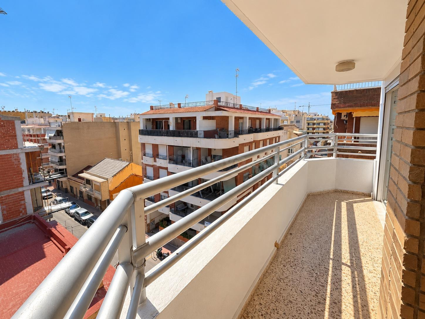 ¡Luz, sol y playa a 3 minutos a pie! Piso en última planta con terraza en L y garaje cerrado en Playa del Cura