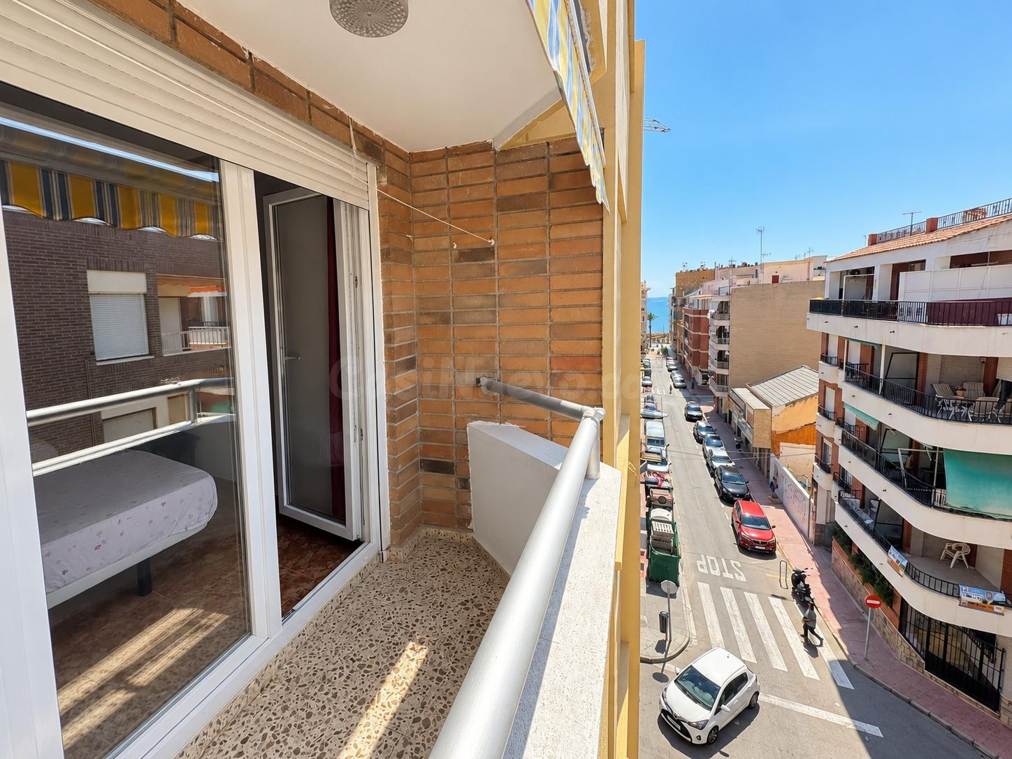 ¡Luz, sol y playa a 3 minutos a pie! Piso en última planta con terraza en L y garaje cerrado en Playa del Cura - foto 4