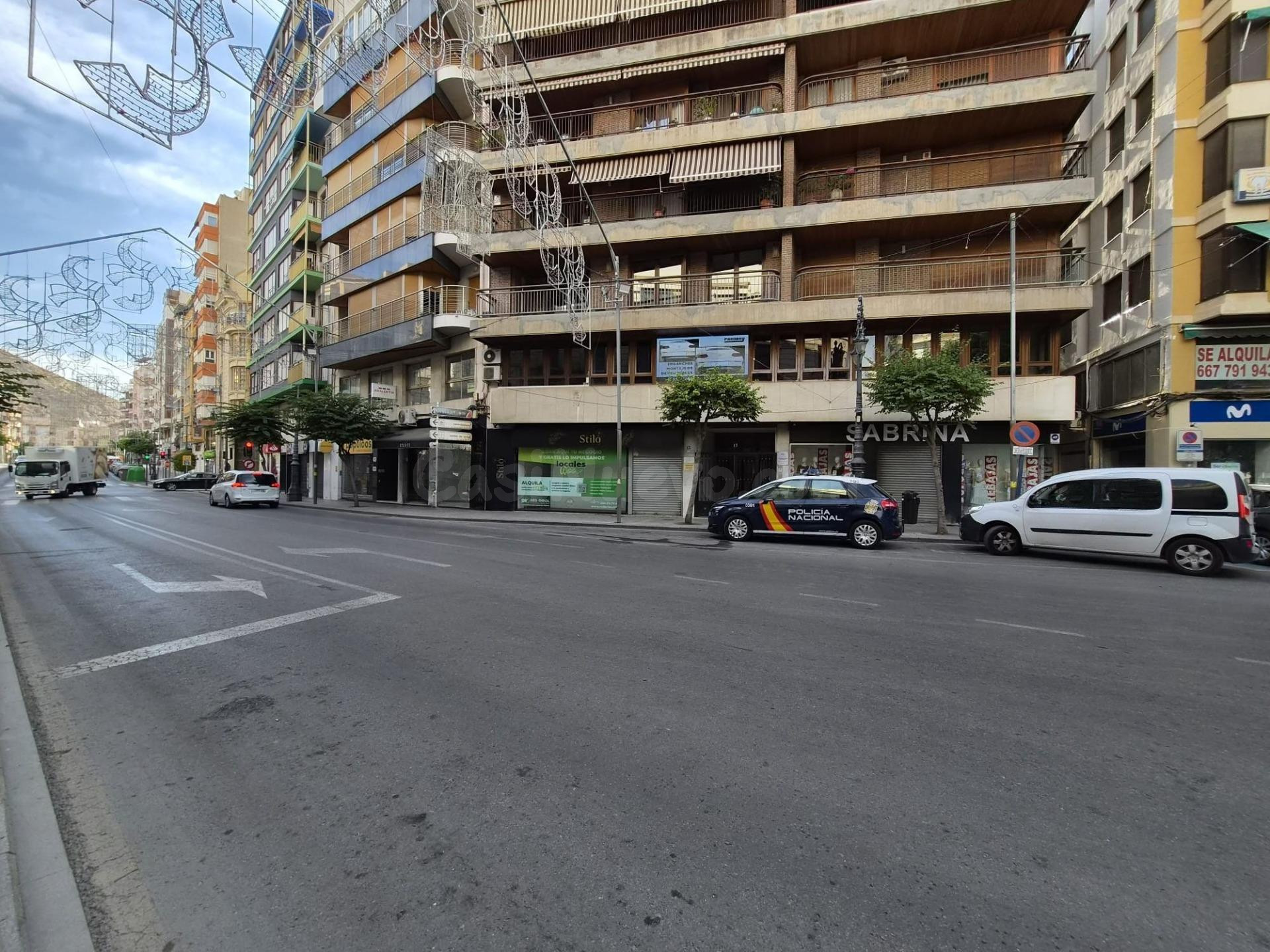 Local Premium con Máxima Visibilidad en Pleno Centro de Orih - foto 2