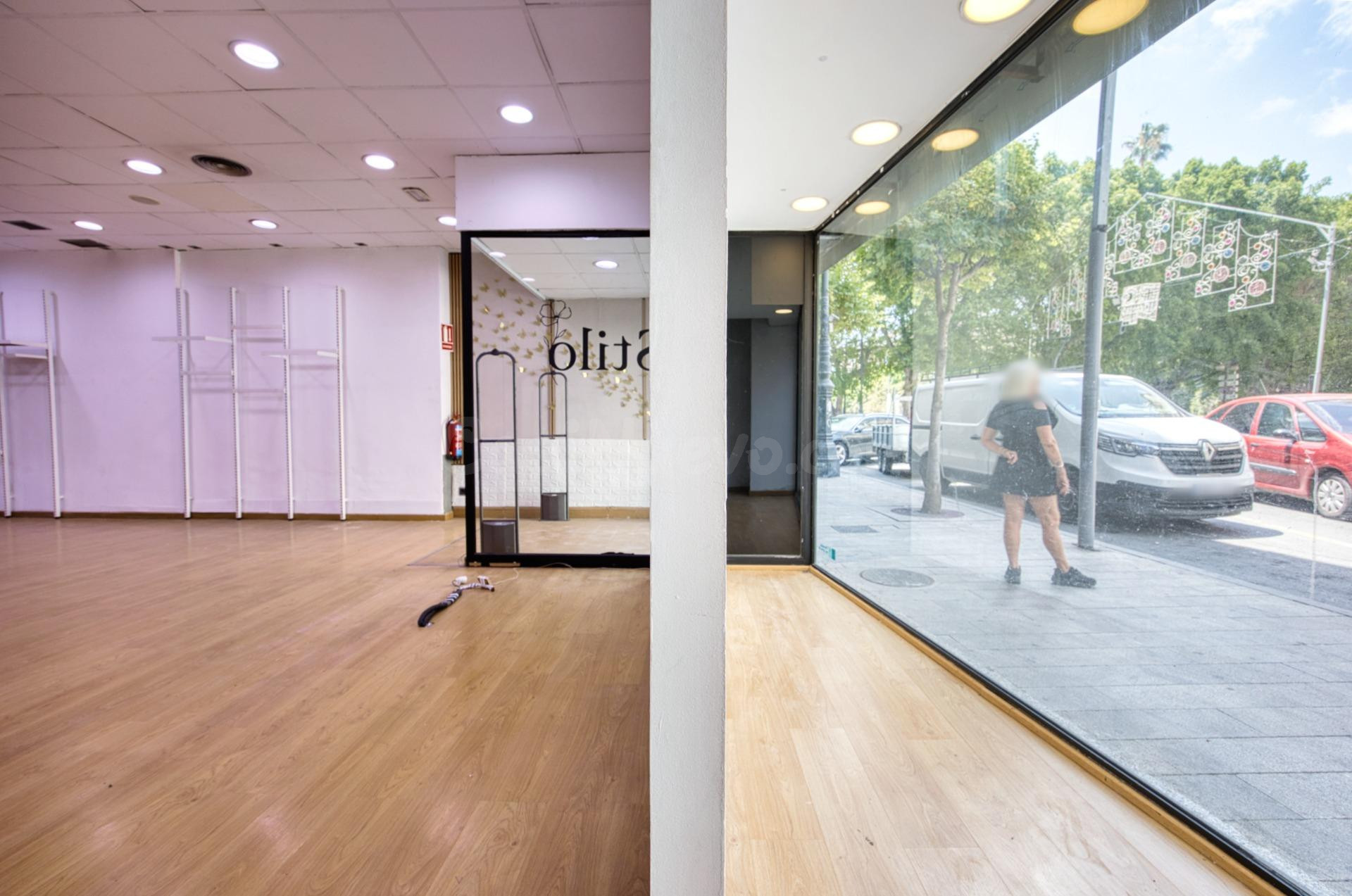 Local Premium con Máxima Visibilidad en Pleno Centro de Orih - foto 3