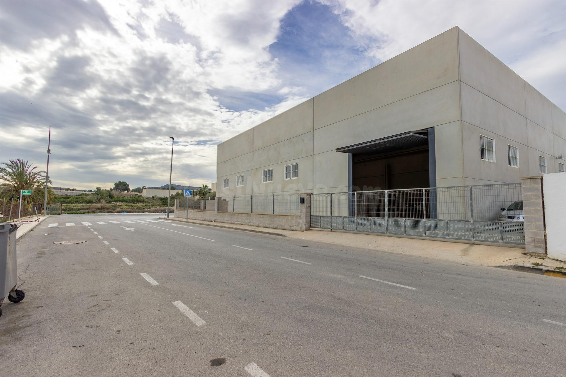 ¡Oportunidad única! Nave industrial en Bigastro y 2 negocios - foto 2