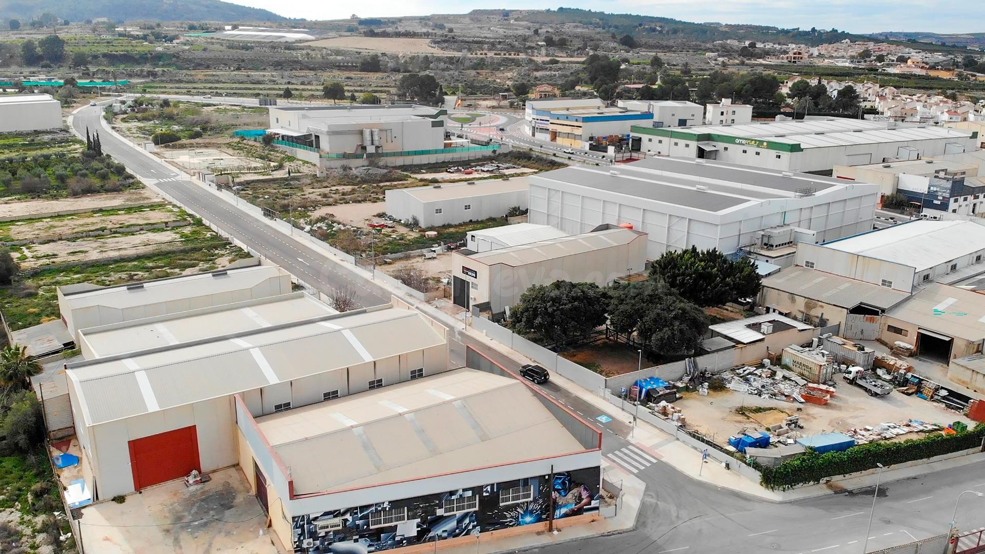 ¡Oportunidad única! Nave industrial en Bigastro y 2 negocios - foto 3