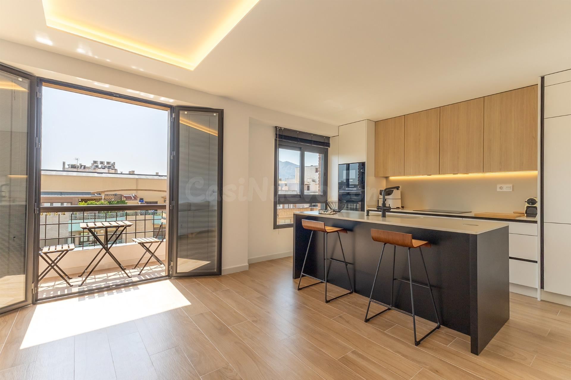 ✨ Exclusivo Piso Reformado en Av. Teodomiro: Luz, Vistas y C - foto 4