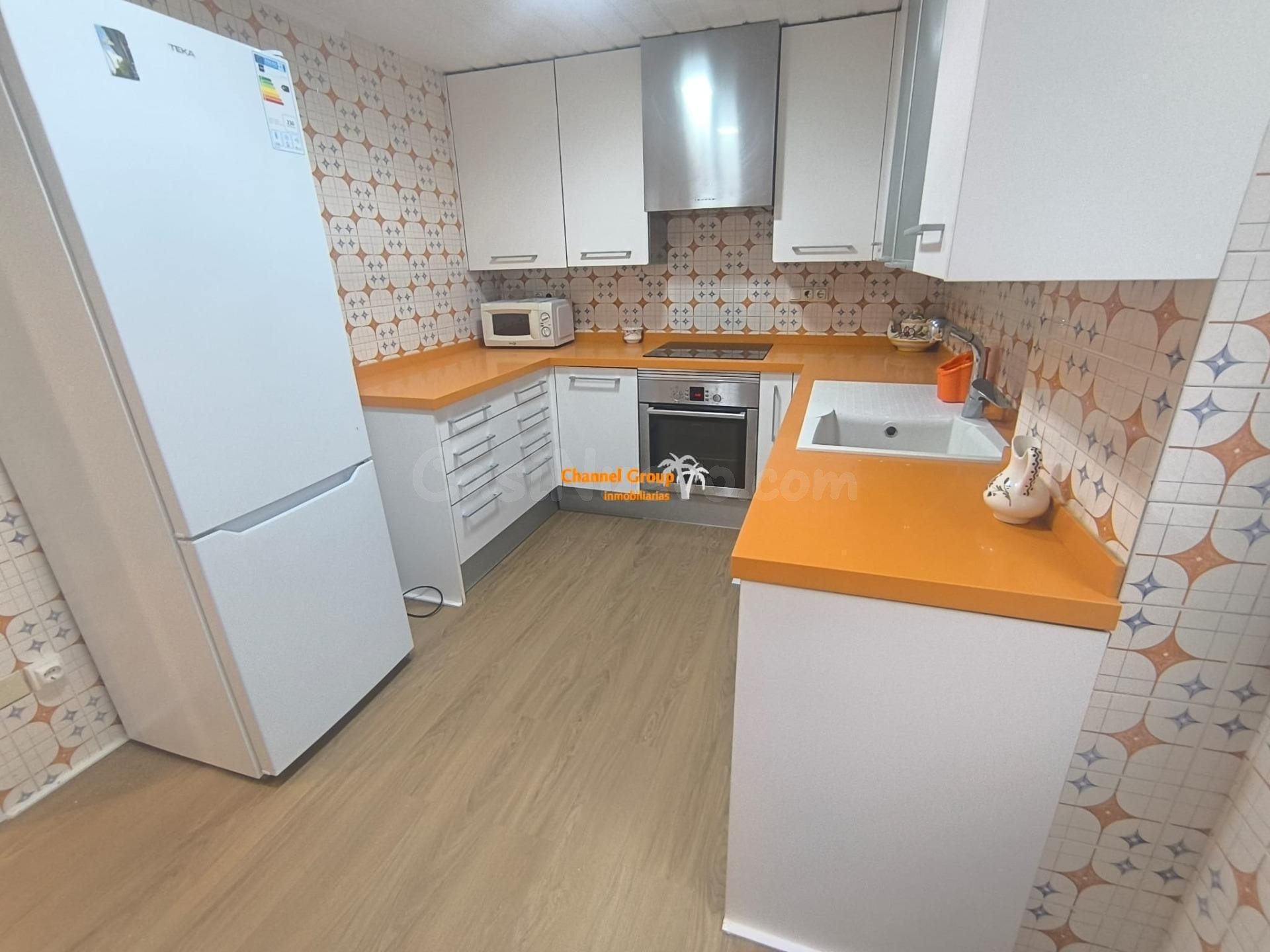 SE ALQUILA EXCELENTE VIVIENDA TODO EXTERIOR Y ESQUINA, JUNTO