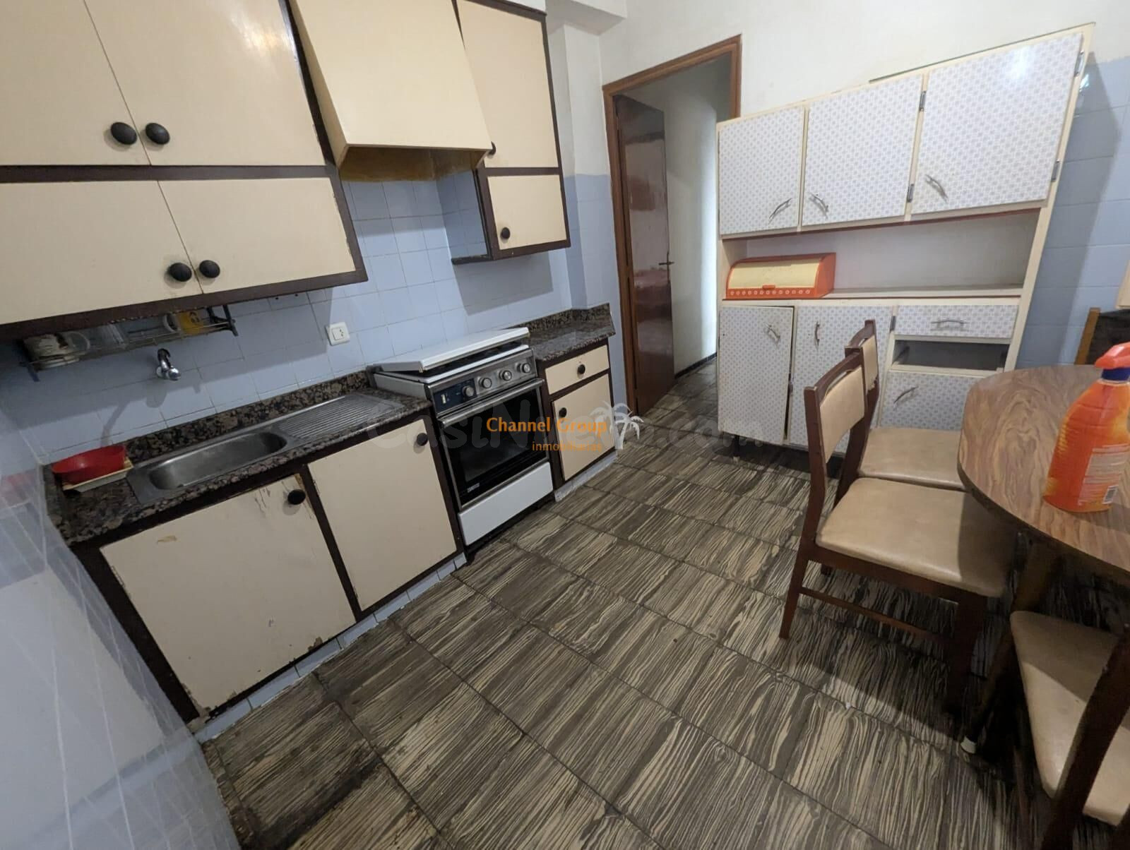 SE VENDE QUINTO PISO CON BALCÓN, JUNTO AVENIDA DE NOVELDA