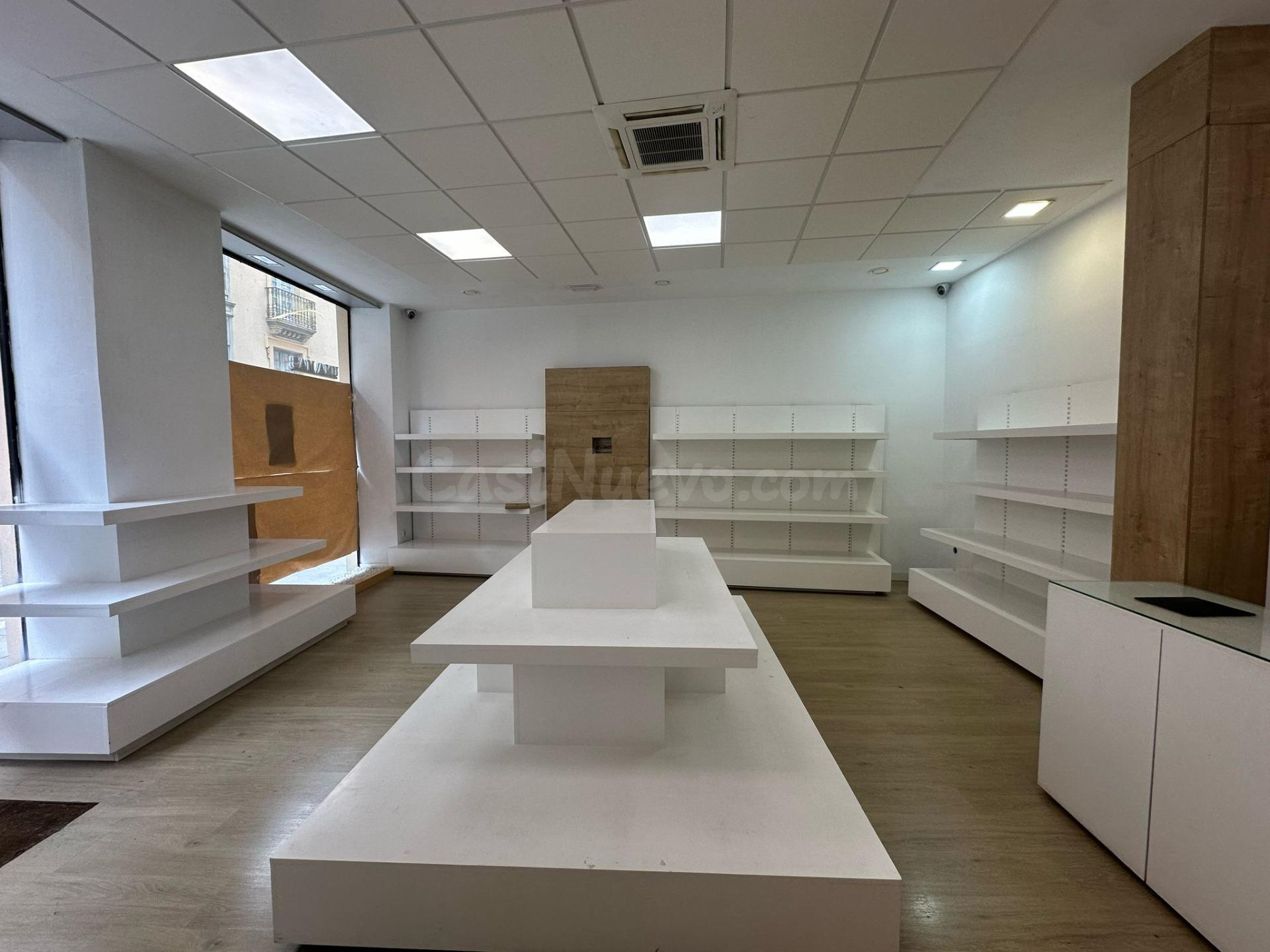 Tu próximo negocio empieza aquí: local con escaparate en ple - foto 3