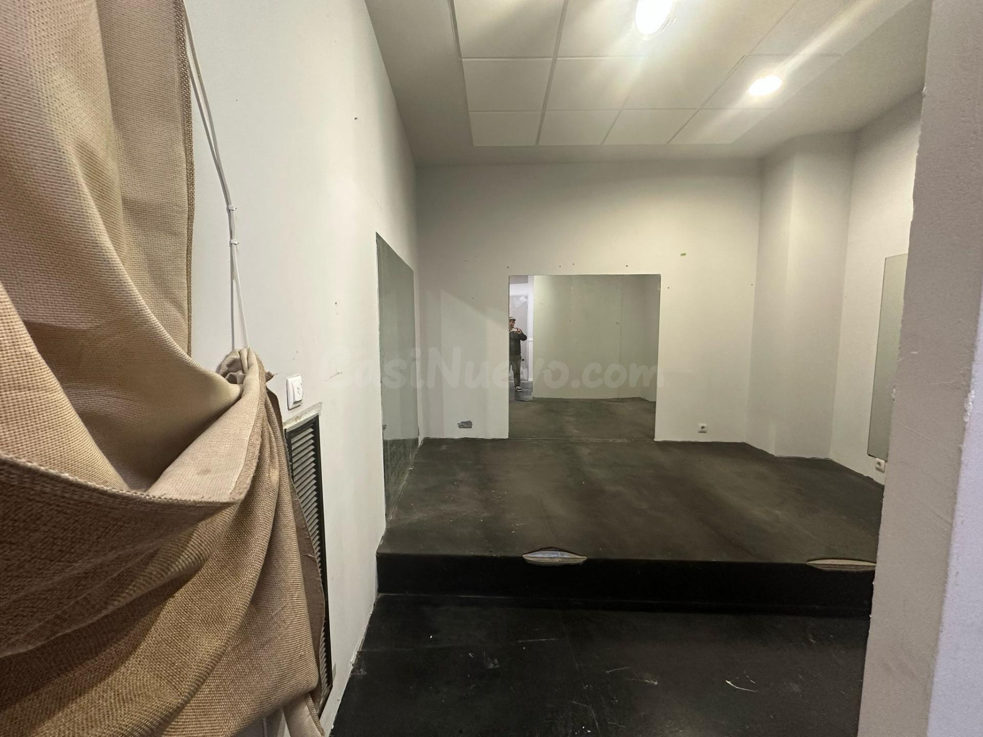 Tu próximo negocio empieza aquí: local con escaparate en ple - foto 4