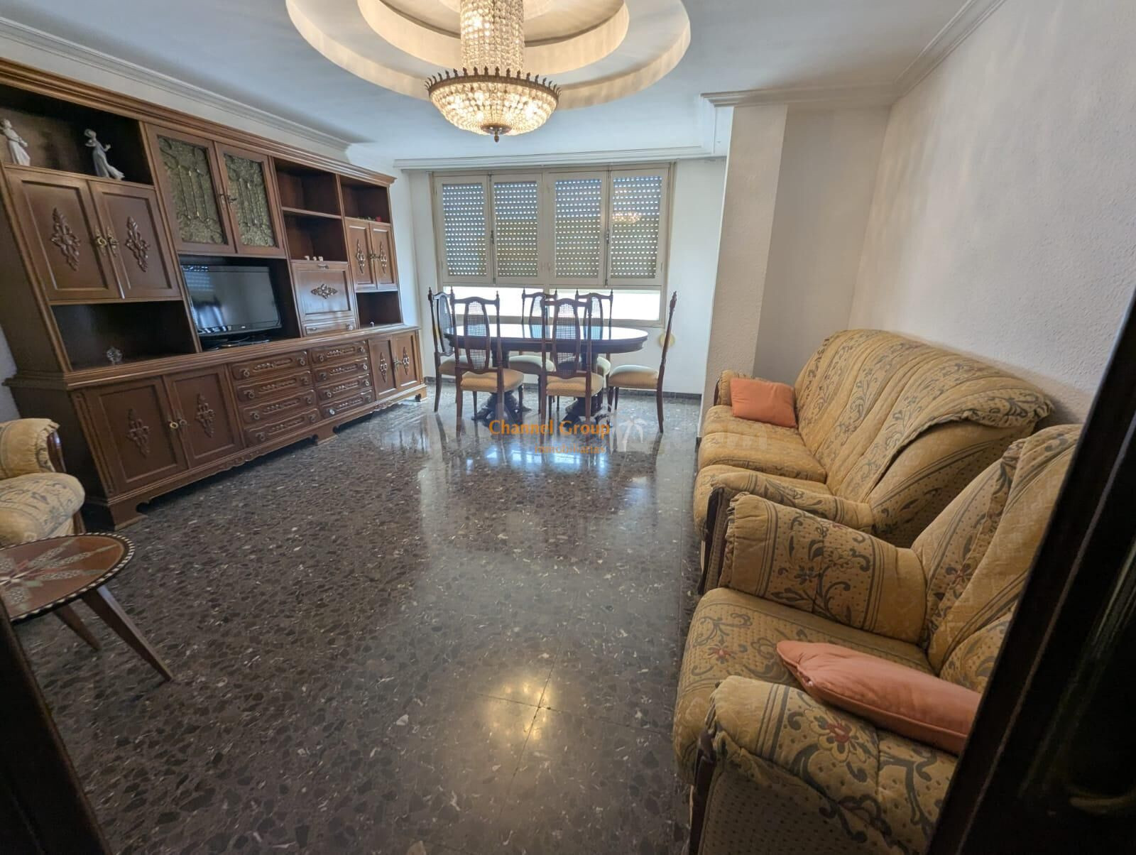 SE VENDE PISO EN EXCELENTE ZONA, JUNTO A PISOS AZULES