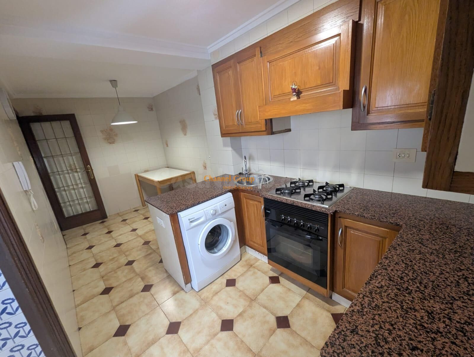 SE VENDE PISO EN EXCELENTE ZONA, JUNTO A PISOS AZULES - foto 2