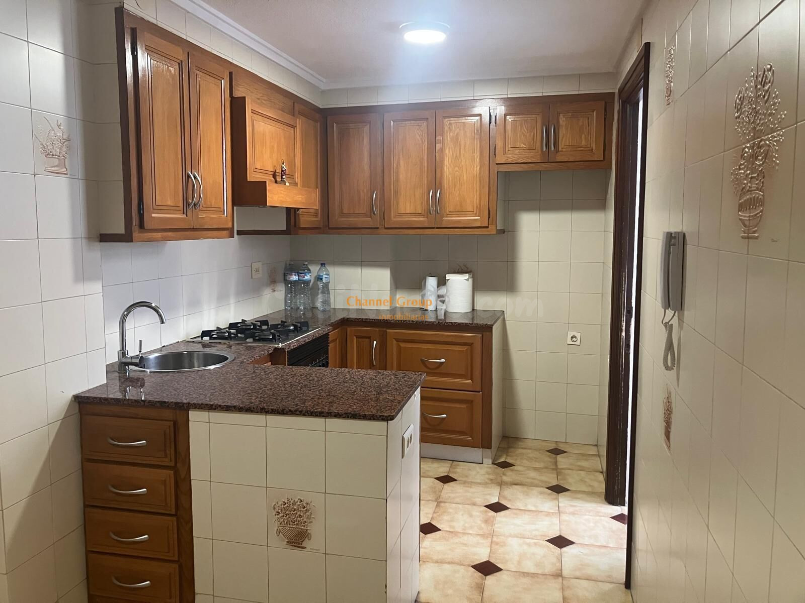 SE VENDE PISO EN EXCELENTE ZONA, JUNTO A PISOS AZULES - foto 3
