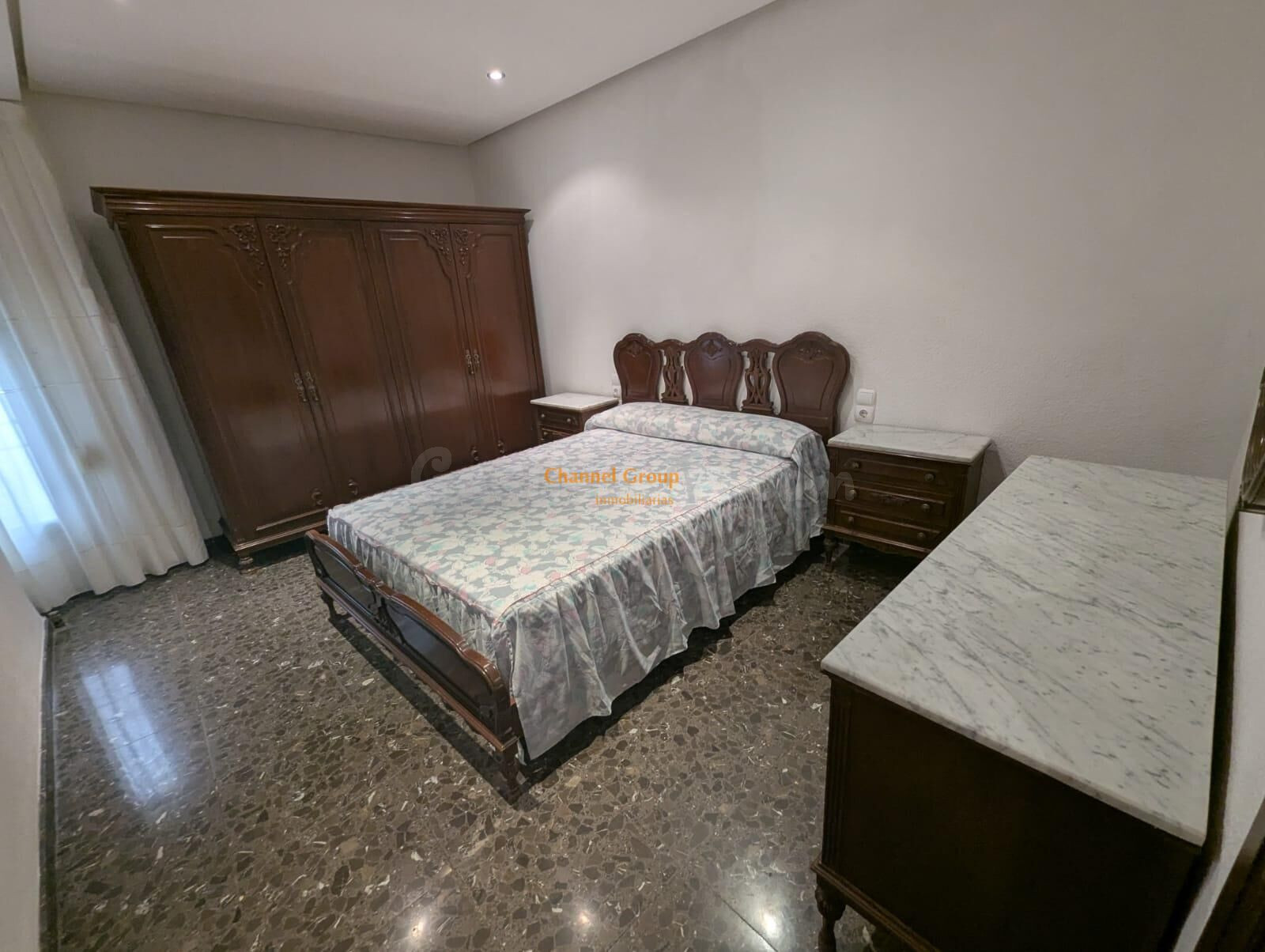SE VENDE PISO EN EXCELENTE ZONA, JUNTO A PISOS AZULES - foto 5