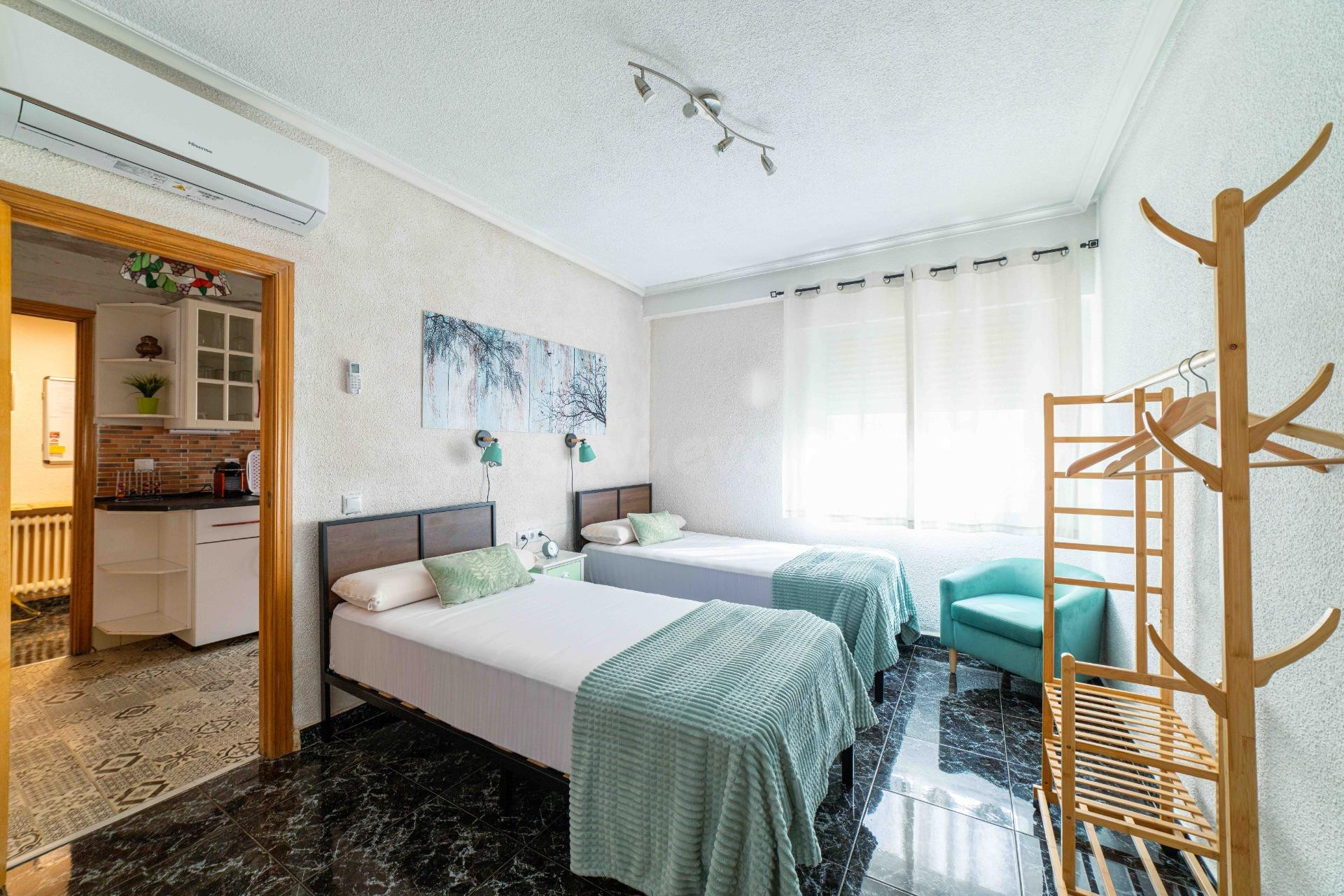 Habitación luminosa y cómoda en piso compartido – Zamora
