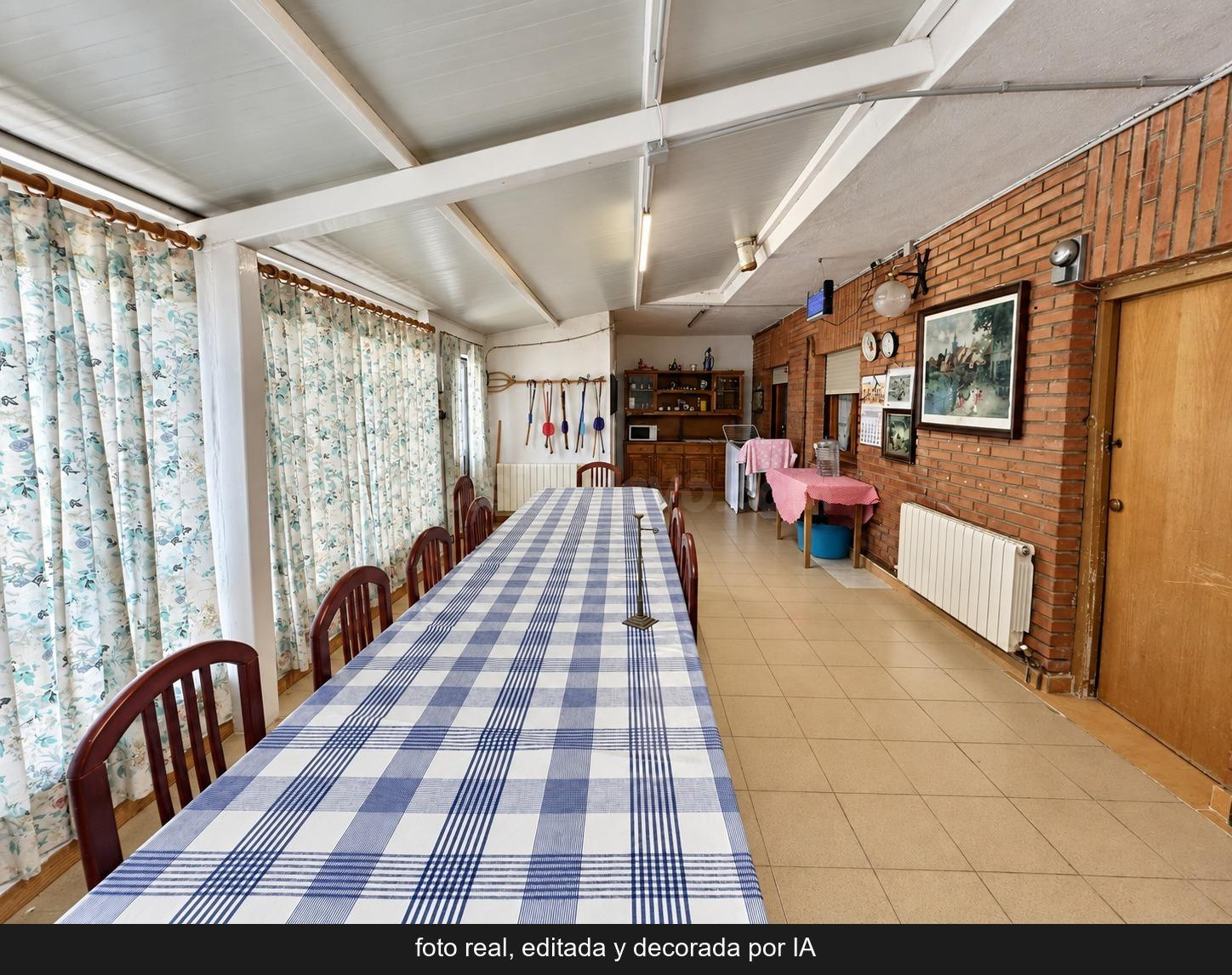 Casa en venta con 5 dormitorios y parcela de 1.068 m2 en Pob - foto 2