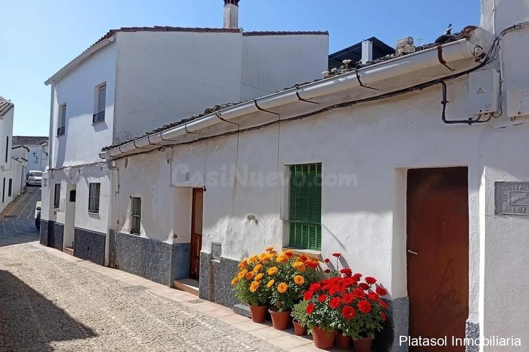 Casa céntrica a reformar íntegramente en Higuera de la sierr - foto 2