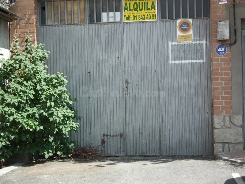 LOCAL- NAVE EN CALLE PRINCIPAL DEL PUEBLO