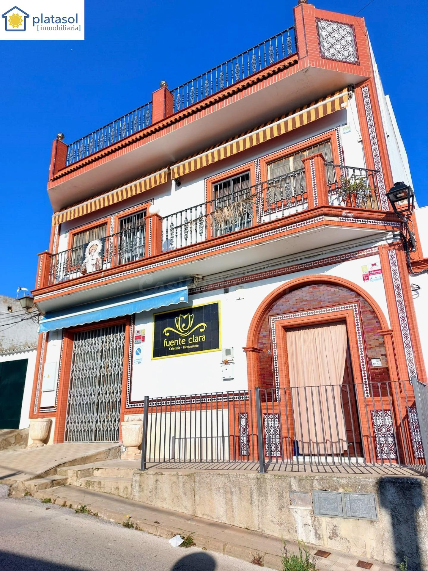 Espectacular casa de pueblo de 160 m2 con terraza, azotea pa