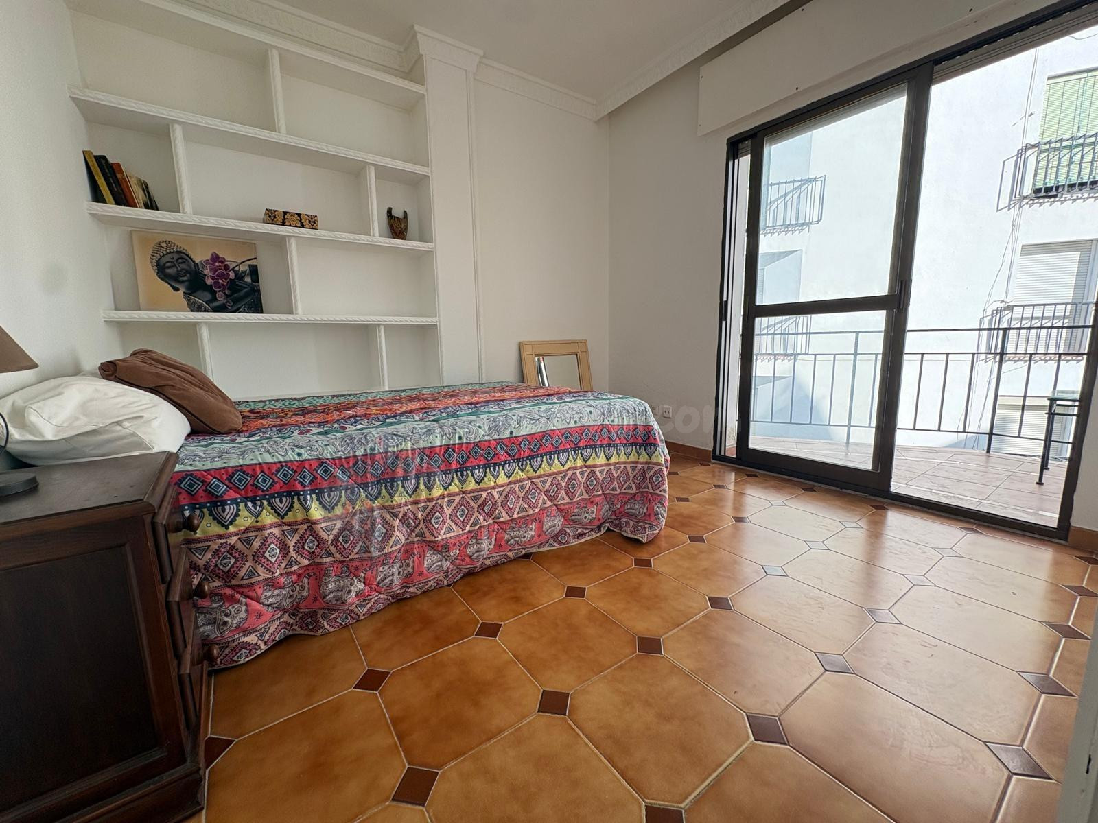 Piso luminoso de 2 dormitorios en San Pedro Alcántara - foto 4