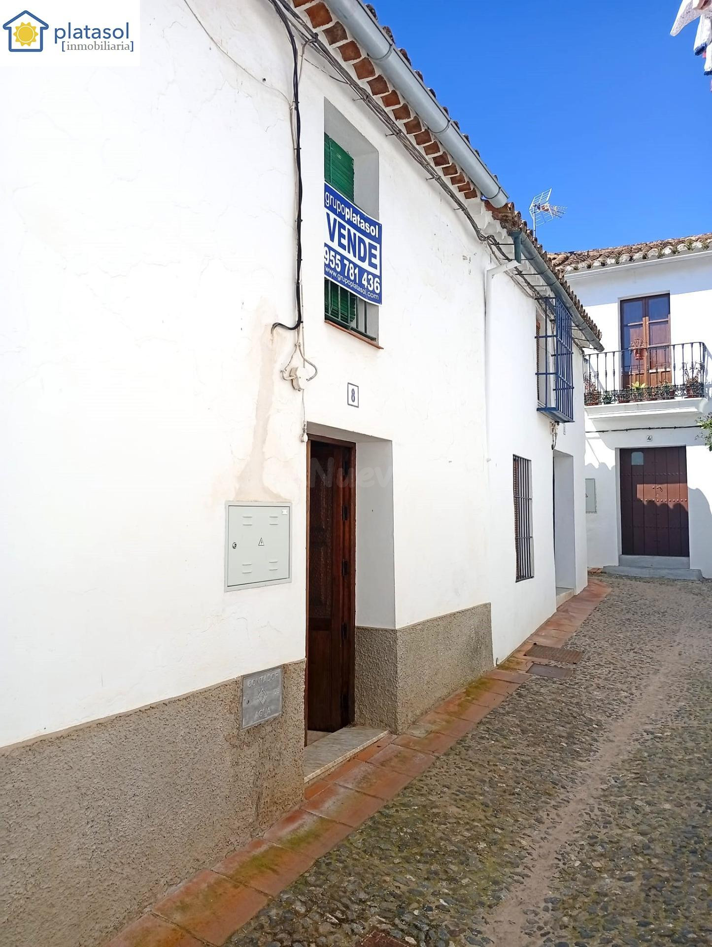 Gran casa de pueblo con patio y encanto en el centro de Higu