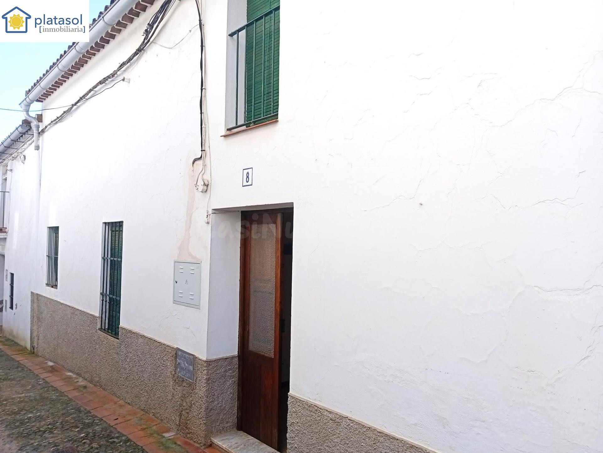 Gran casa de pueblo con patio y encanto en el centro de Higu - foto 2