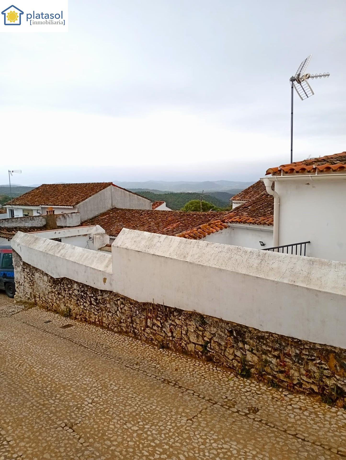 Casa de pueblo en Jabuguillo reformada parcialmente - foto 2