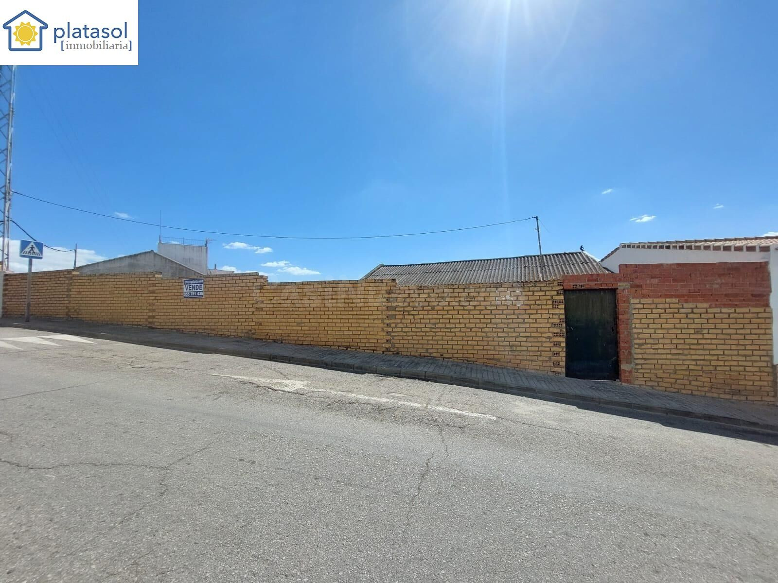 Terreno en Gerena con una construcción para reformar