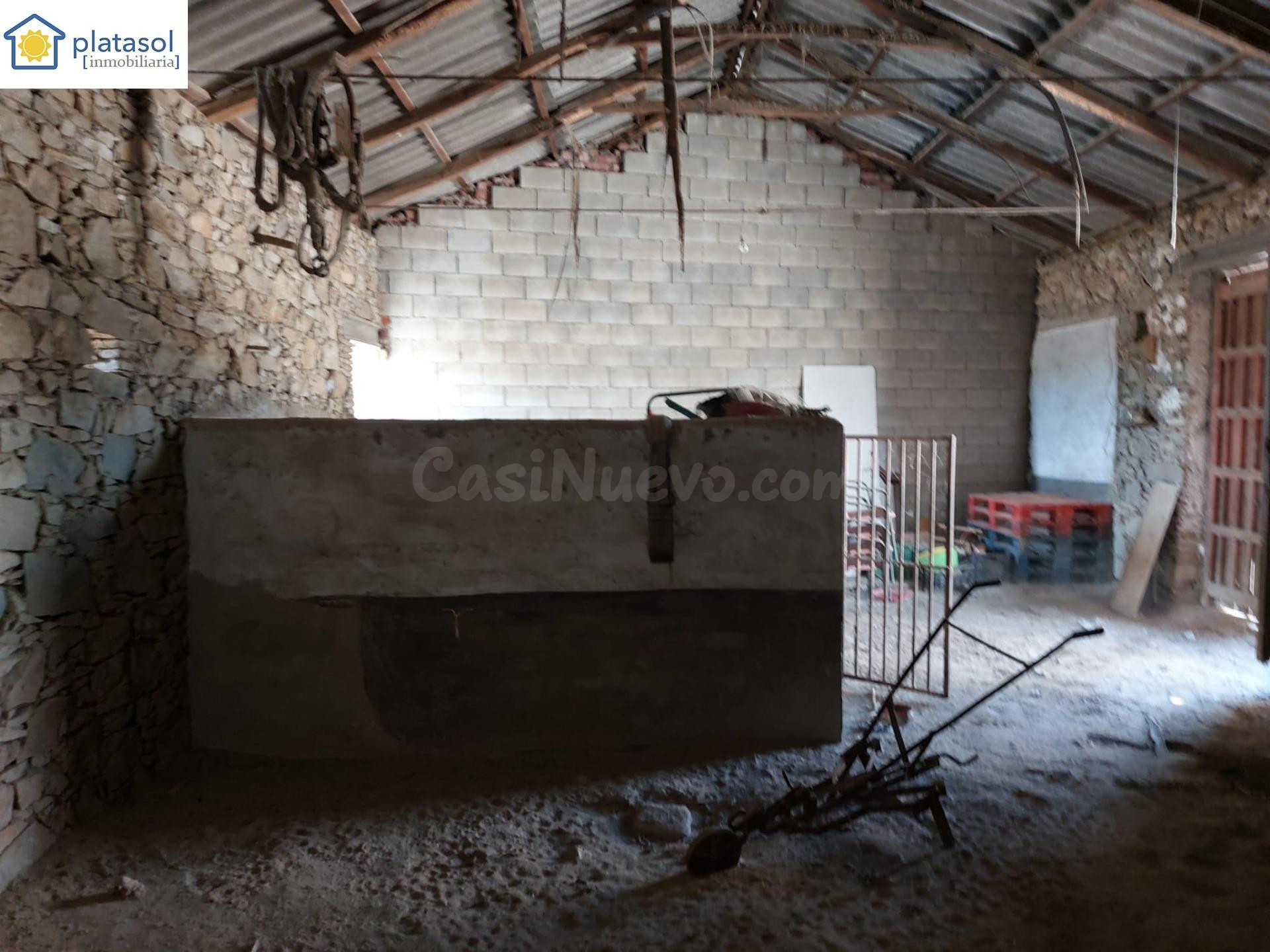Terreno en Gerena con una construcción para reformar - foto 2