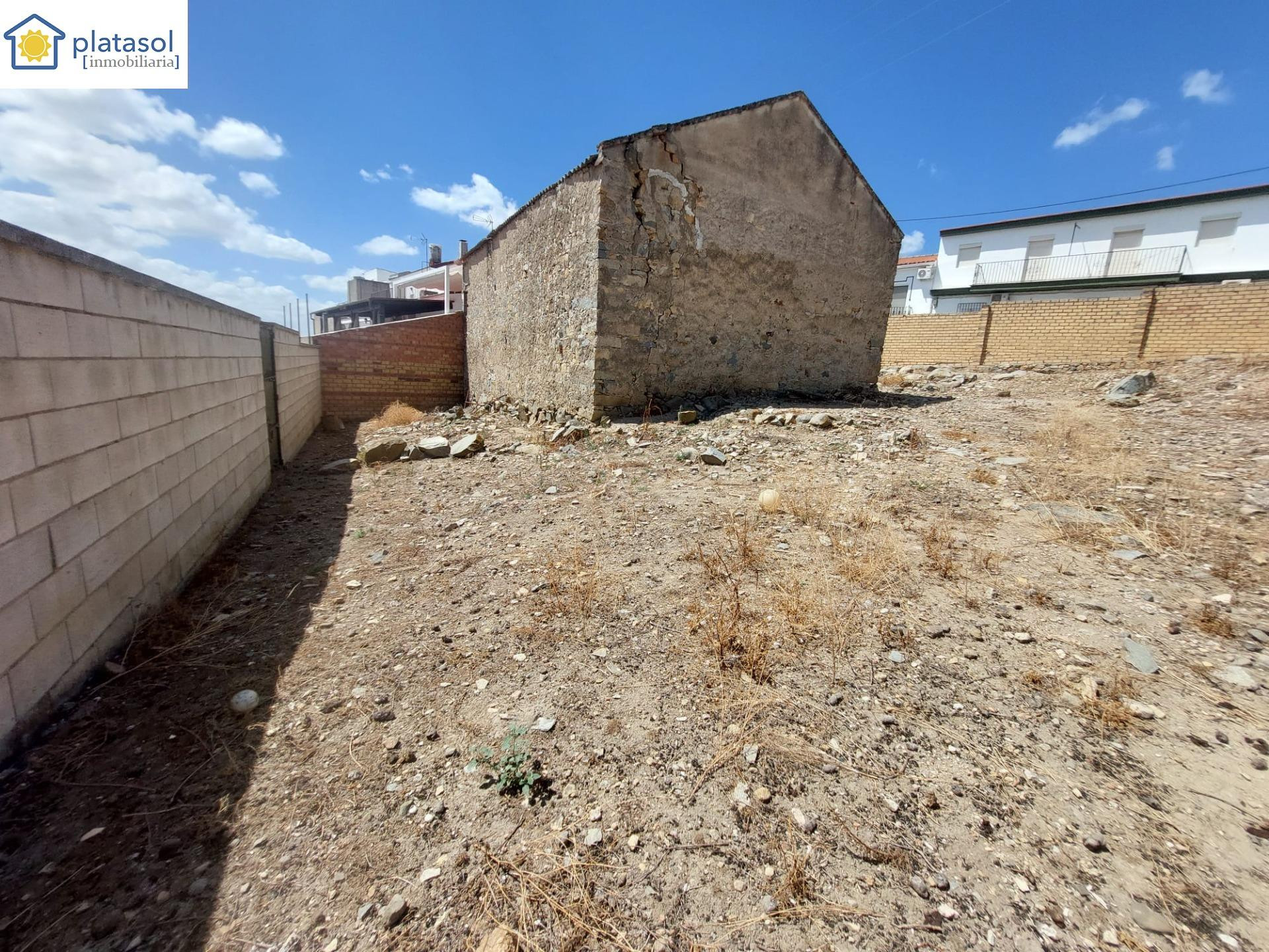 Terreno en Gerena con una construcción para reformar - foto 5