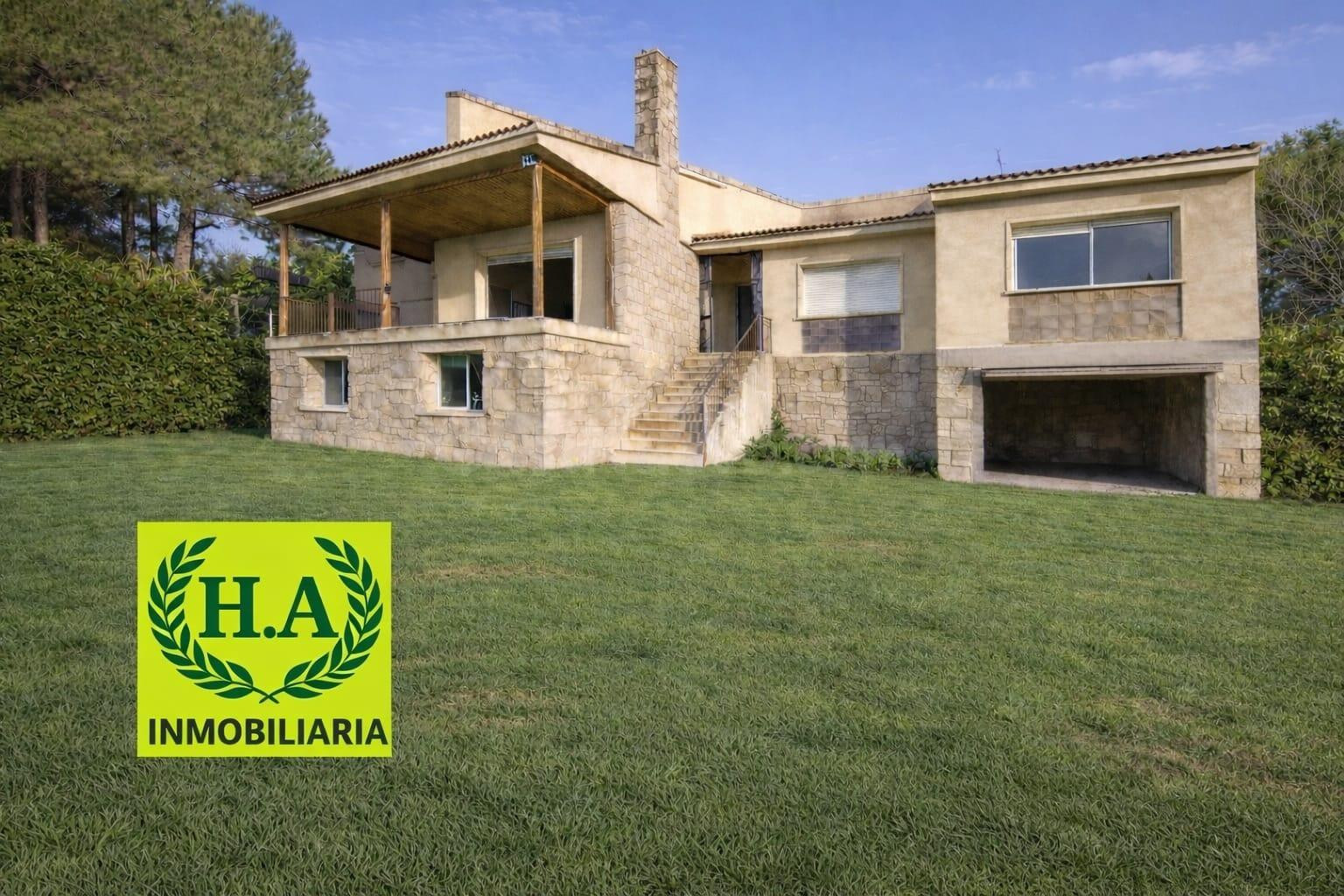 Exclusivo Chalet Unifamiliar en Urbanización Privada