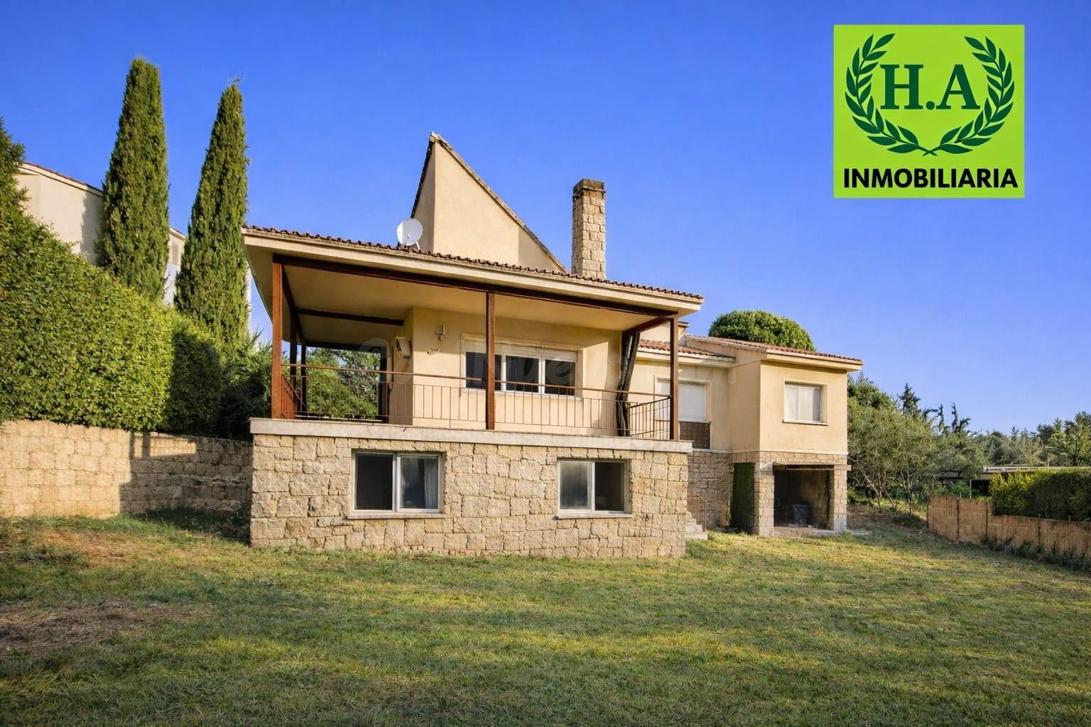 Exclusivo Chalet Unifamiliar en Urbanización Privada - foto 3