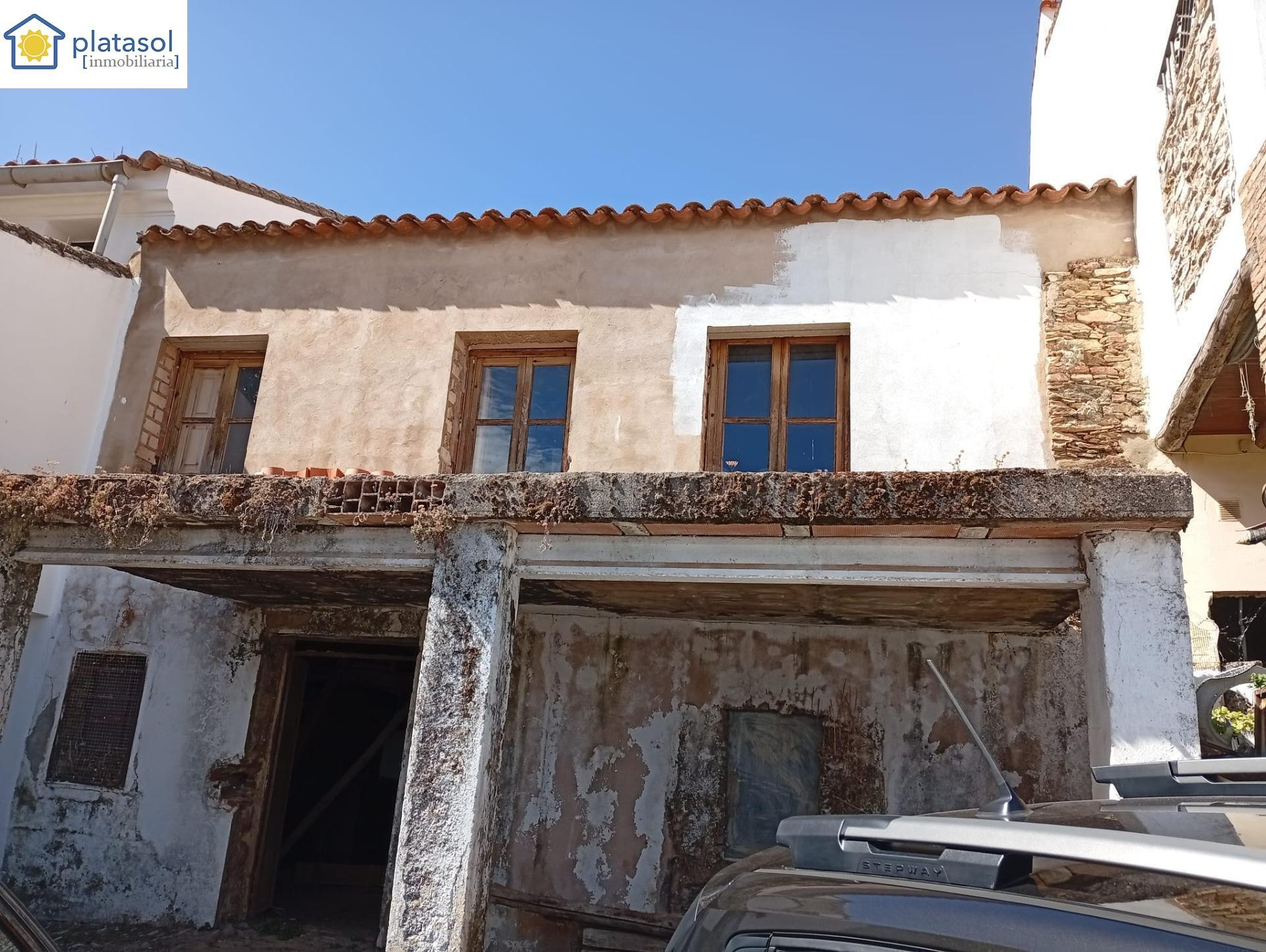 Exclusiva casa en el centro de Corteconcepción para reformar