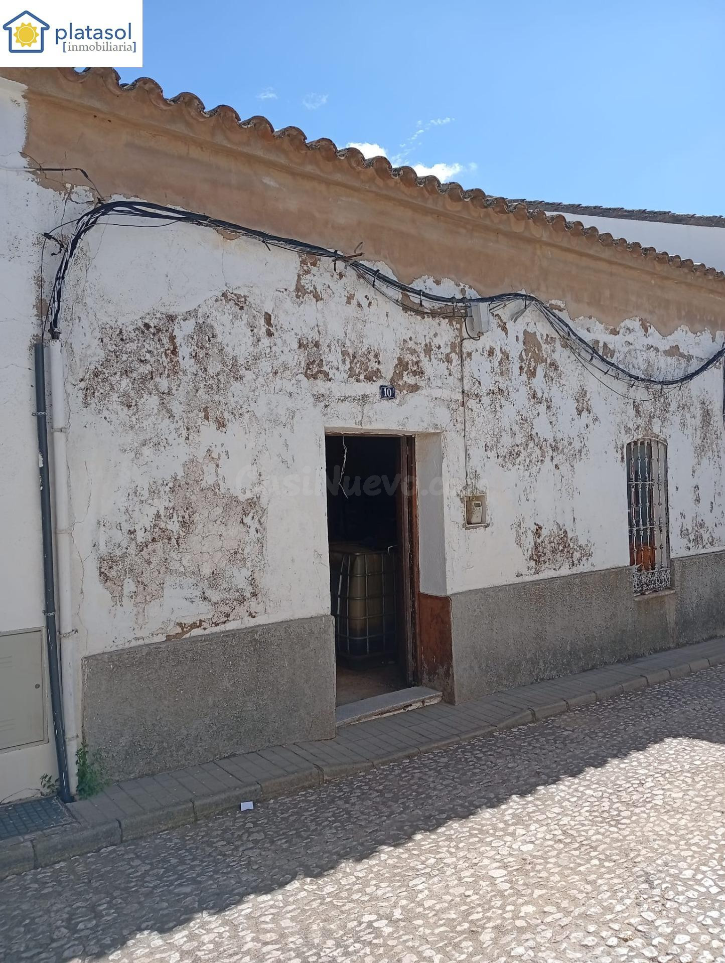 Exclusiva casa en el centro de Corteconcepción para reformar - foto 3